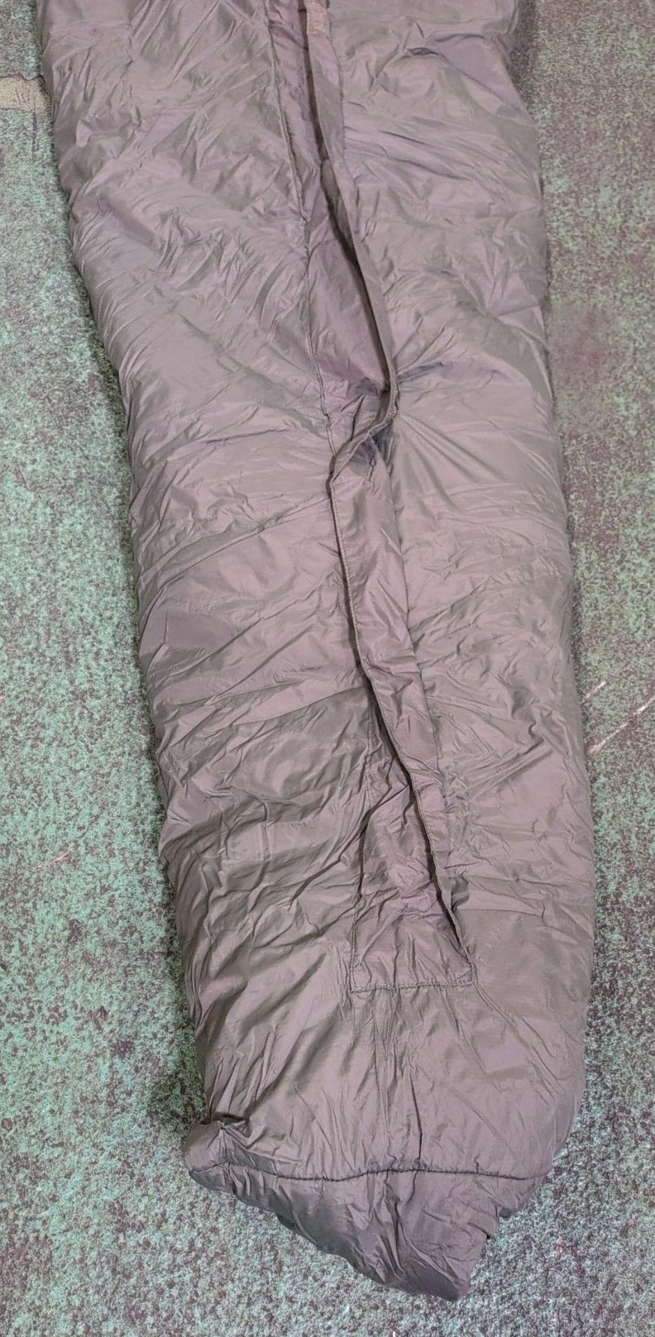 30x Medium weight sleeping bags - various types - may include arctic - Image 6 of 8