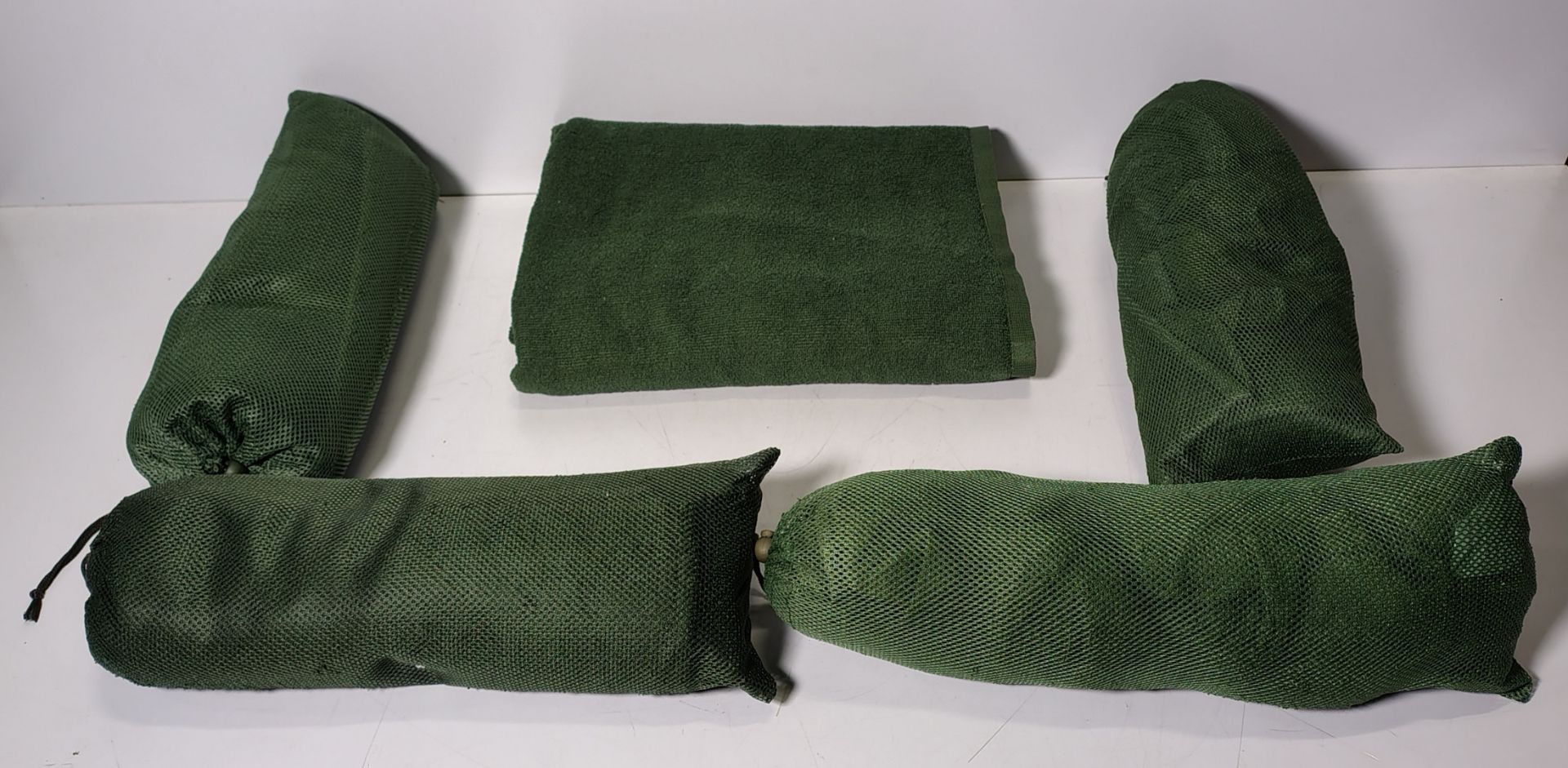 300x British Army combat towels - mixed types and mixed sizes - Image 2 of 13