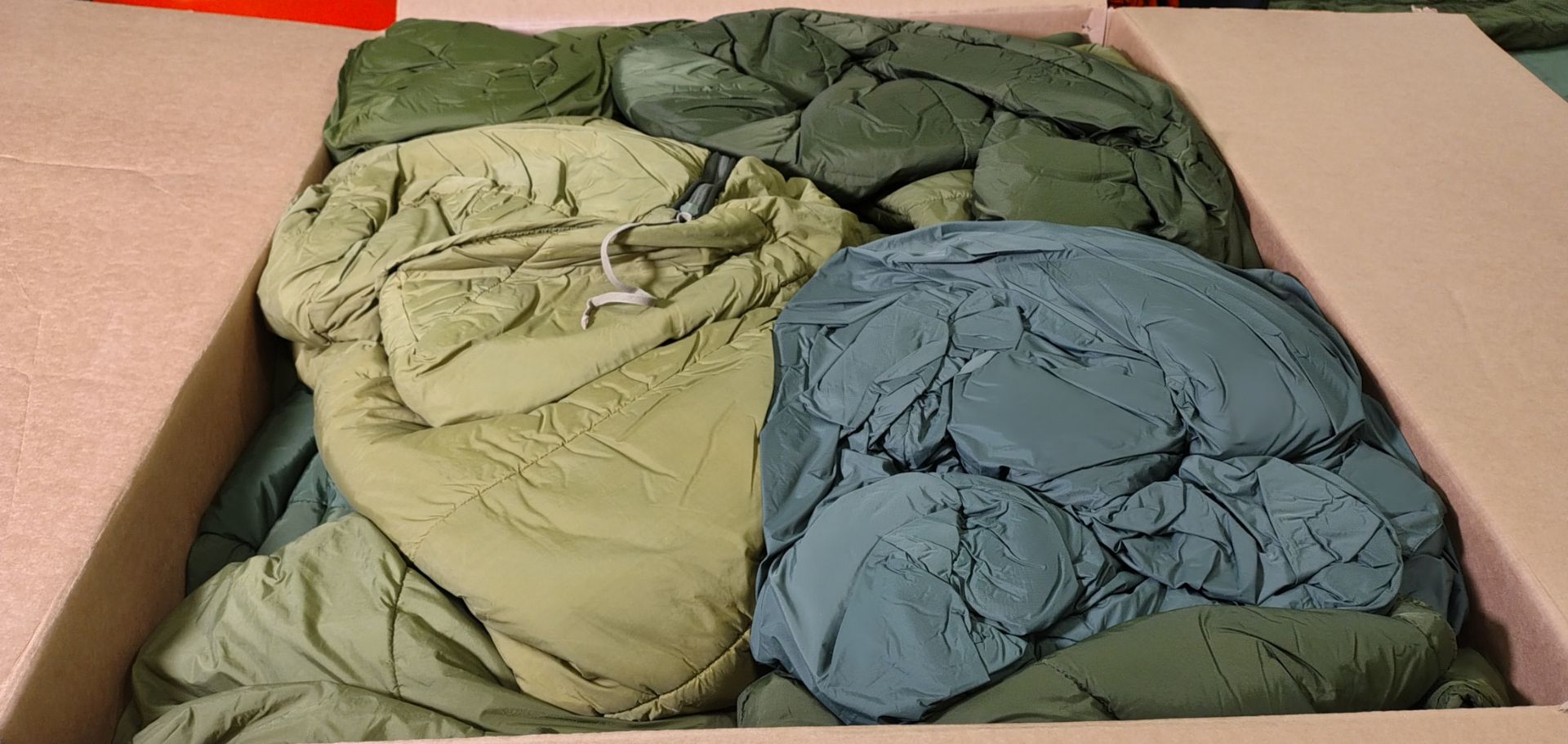 30x Medium weight sleeping bags - various types - may include arctic - Image 8 of 8