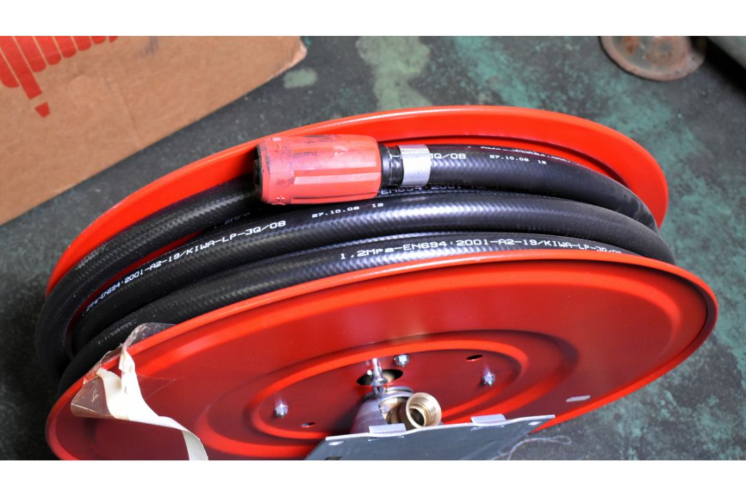 Noha fixed manual wall mountable hose reel with 25mm hose - reel diameter: 600mm - Image 5 of 8