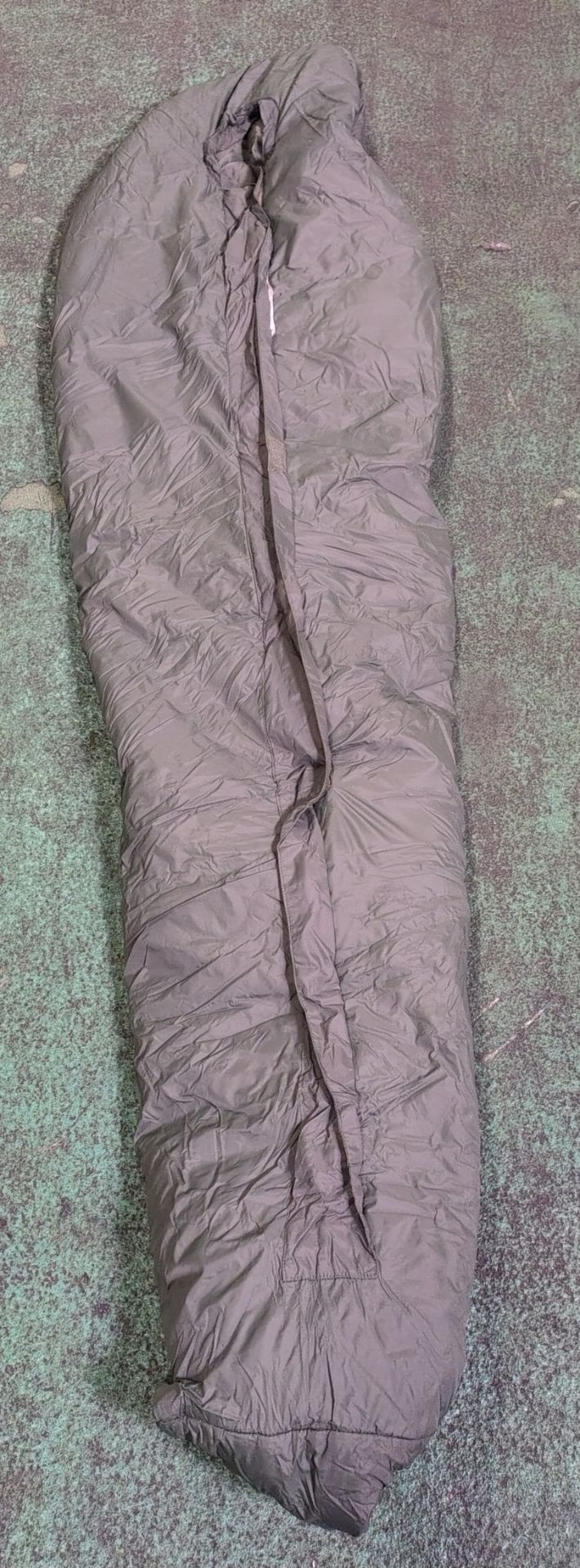 30x Medium weight sleeping bags - various types - may include arctic - Image 5 of 8