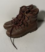 100x pairs of Grade 2 Various combat boots - may include - Magnum, YDS, Haix - mixed sizes
