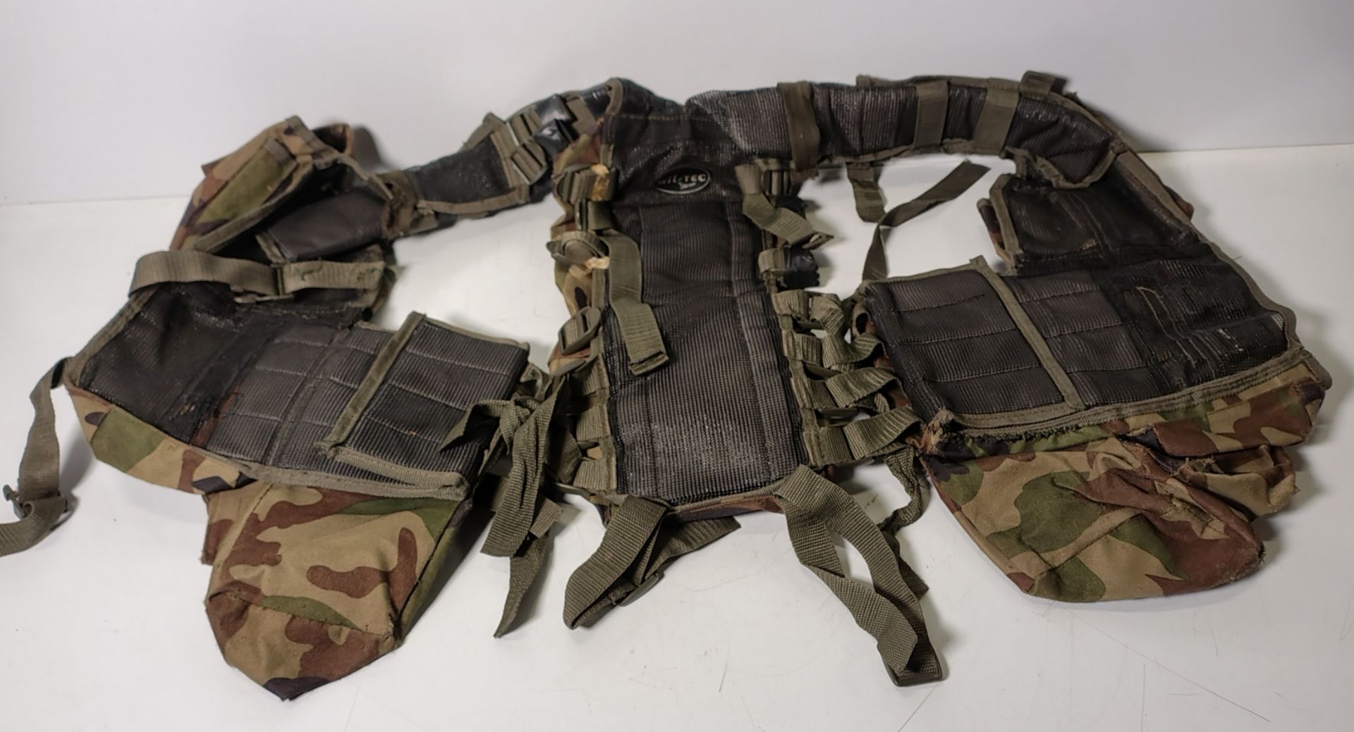 Various types of ex-military DPM accessories - 150kg – may require repair/be incomplete - Image 16 of 18