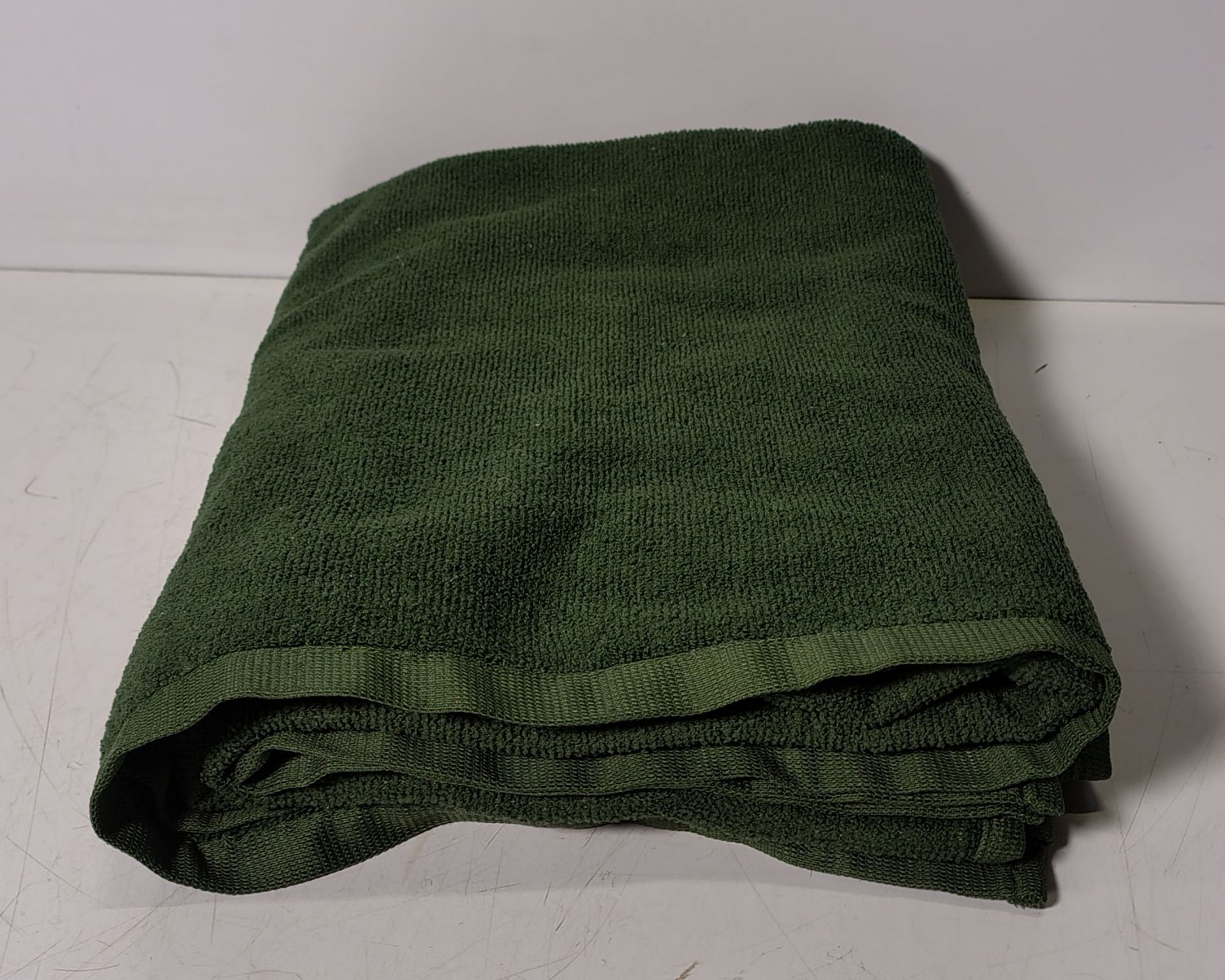 300x British Army combat towels - mixed types and mixed sizes - Image 8 of 13