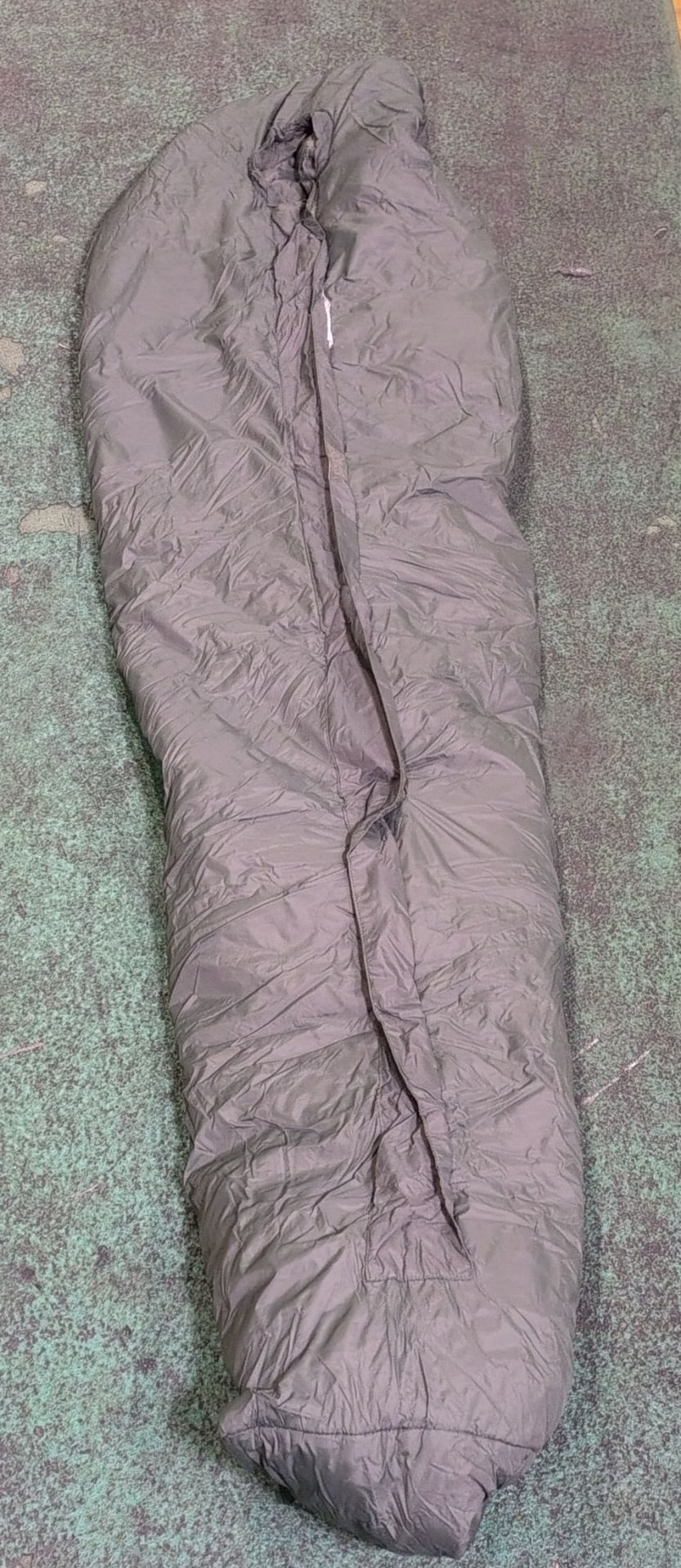 30x Medium weight sleeping bags - various types - may include arctic - Image 5 of 8