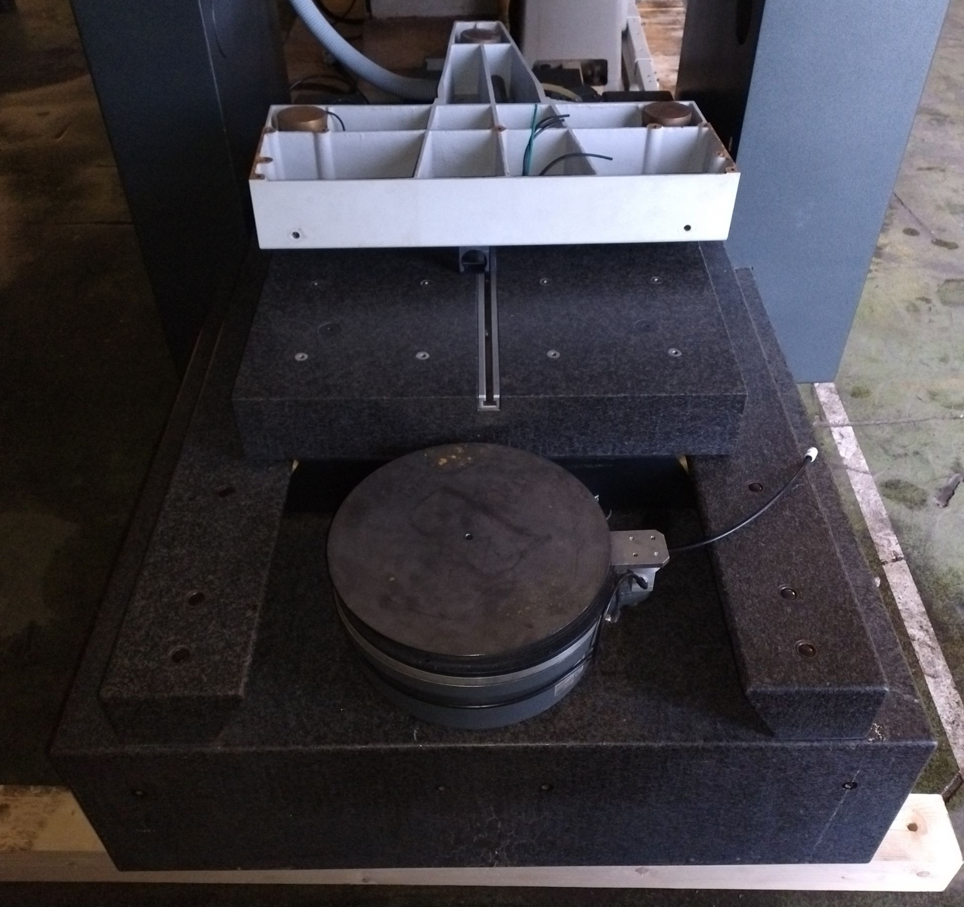Hexagon Metrology Leitz M00-255-300 CMM measuring machine & control cabinet - 400V - 50/60Hz - Image 2 of 24