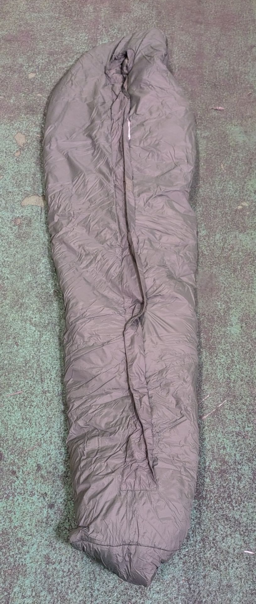 30x Medium weight sleeping bags - various types - may include arctic - Image 5 of 8
