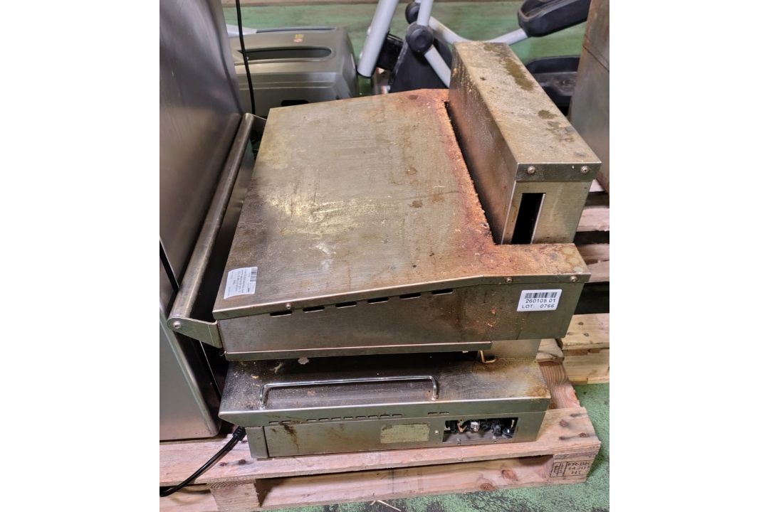 Lincat OE8306 stainless steel electric salamander grill - W 600 x D 490 x H 490mm - 62kg - Image 1 of 4