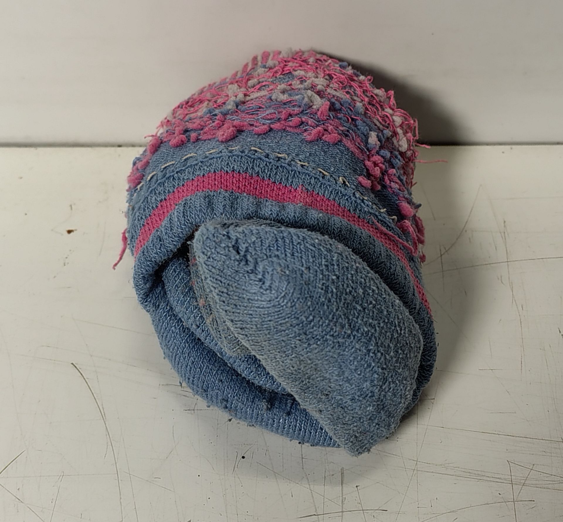 Various mixed socks - various sizes - paired & unpaired - unknown quantity - 140kg - Image 5 of 9