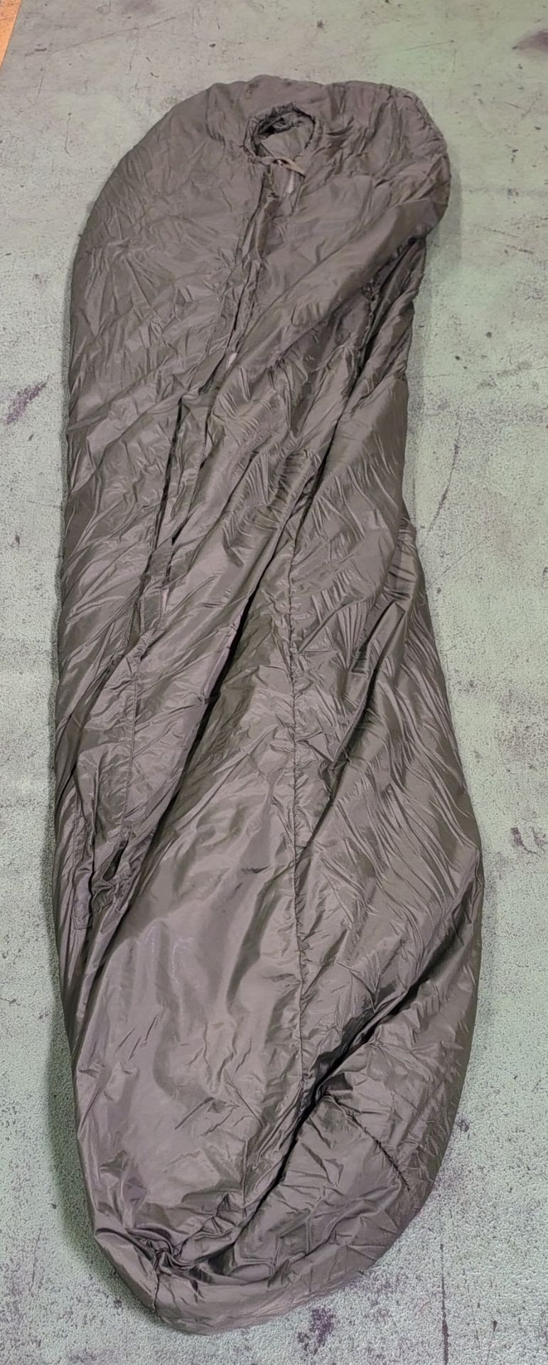 30x Medium weight sleeping bags - various types - may include arctic - Image 2 of 8