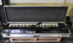 Roland RD-700GX keyboard in flight case - Serial No: AY21965 - full details in the description
