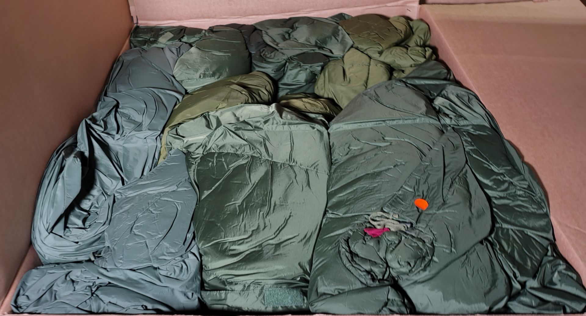 30x Medium weight sleeping bags - various types - may include arctic - Image 11 of 12