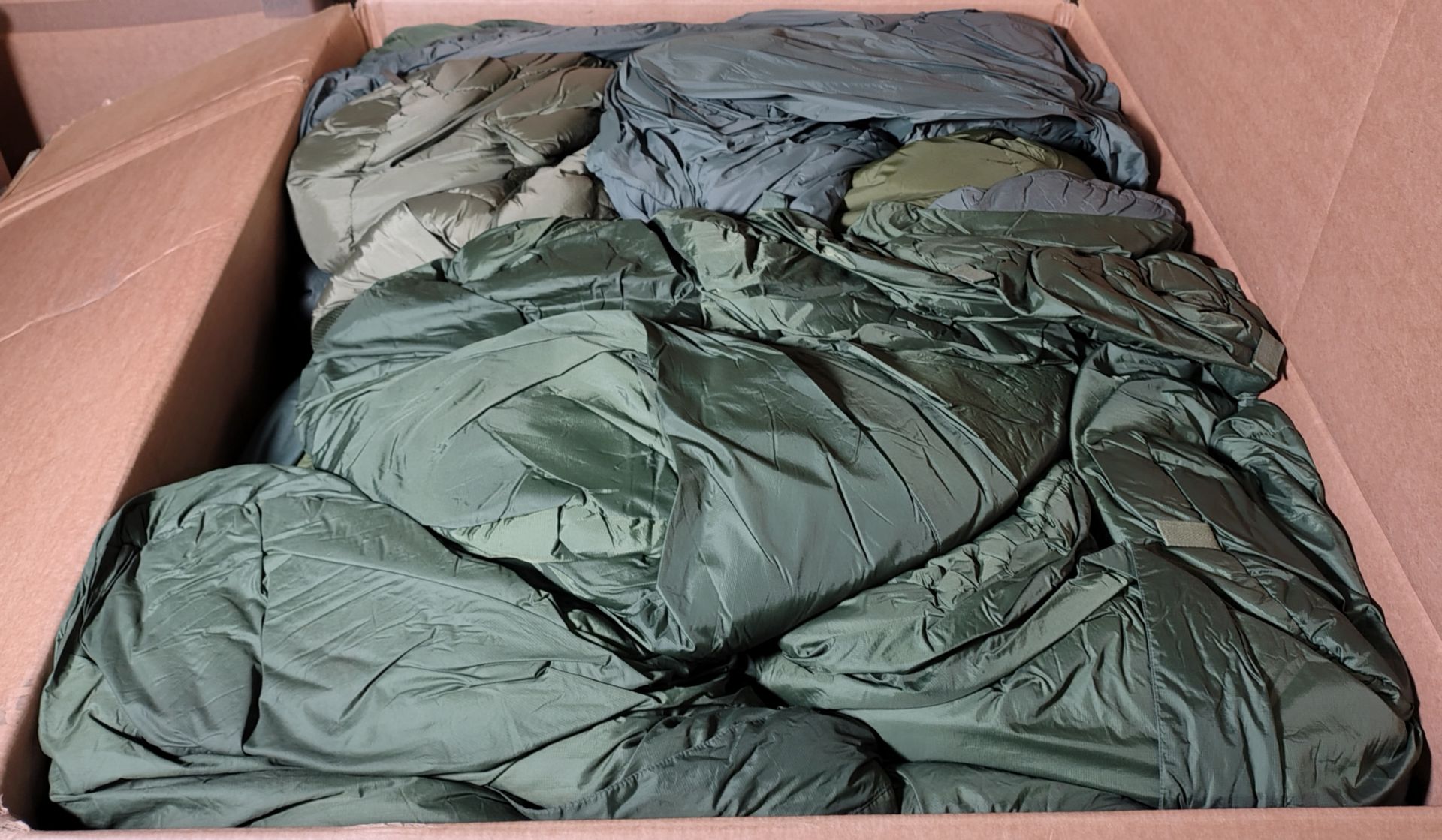 30x Medium weight sleeping bags - various types - may include arctic - Image 11 of 12