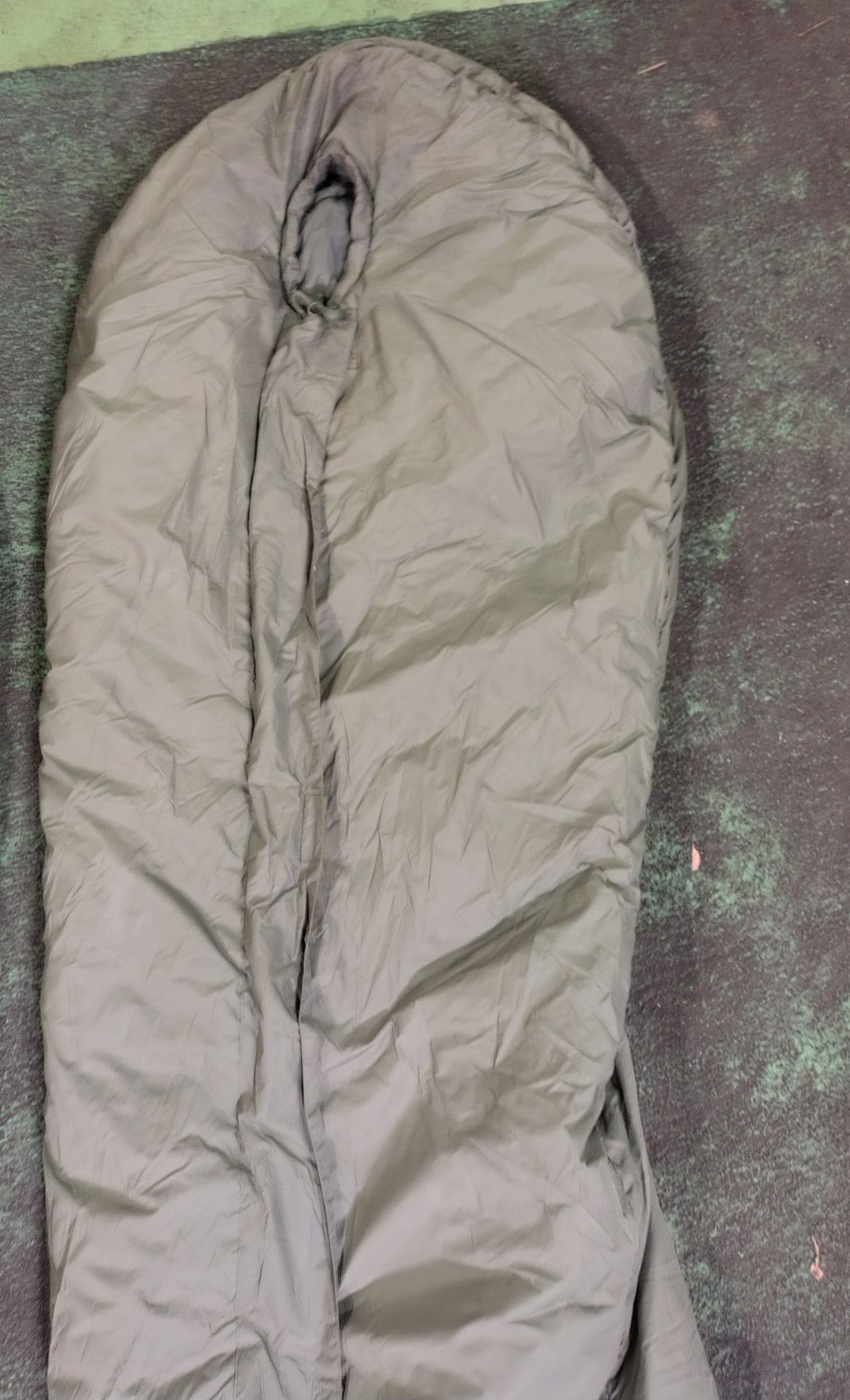 30x Medium weight sleeping bags - various types - may include arctic - Image 10 of 12
