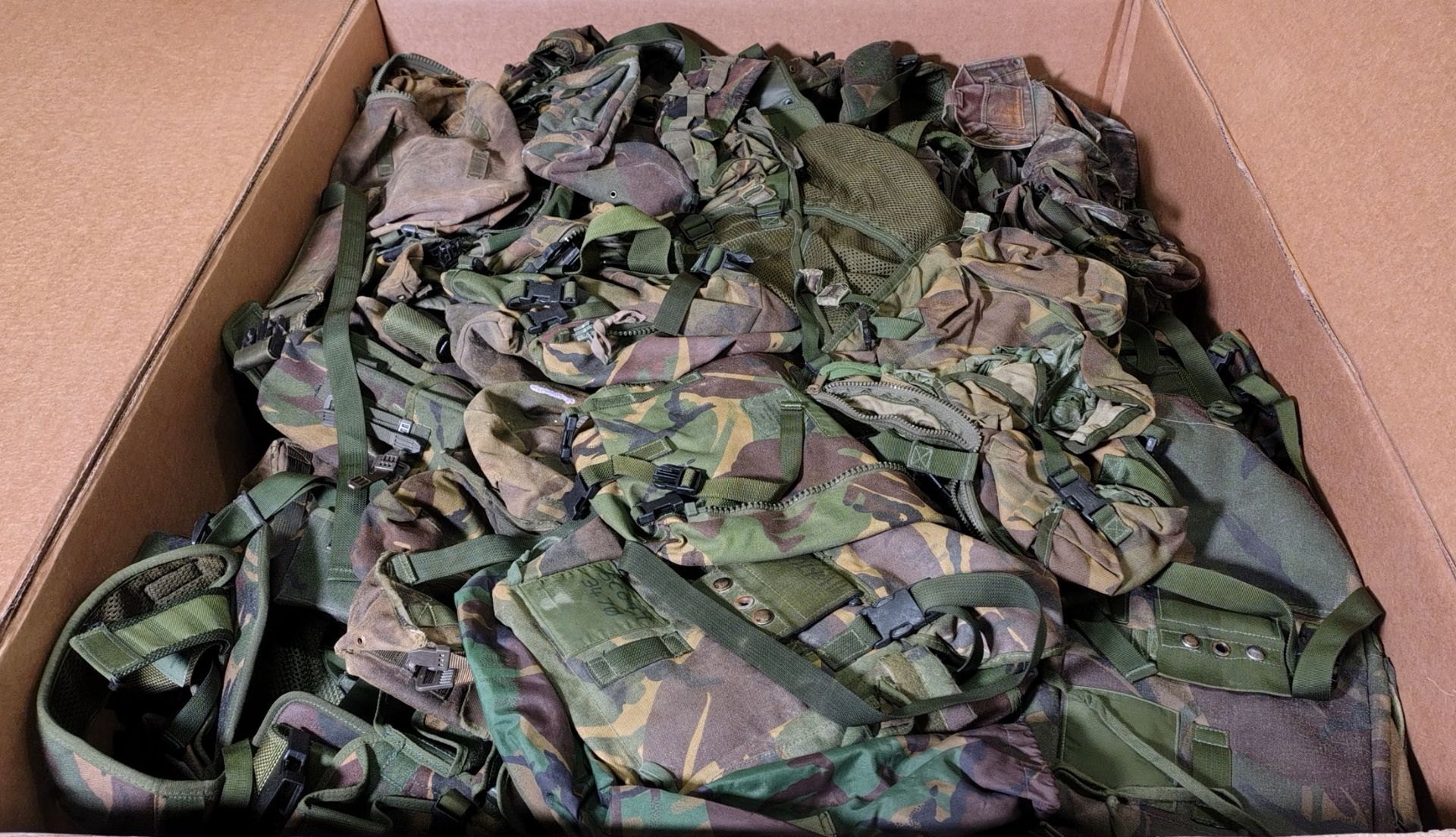 Various types of ex-military DPM accessories - 144kg – may require repair/be incomplete - Image 16 of 17