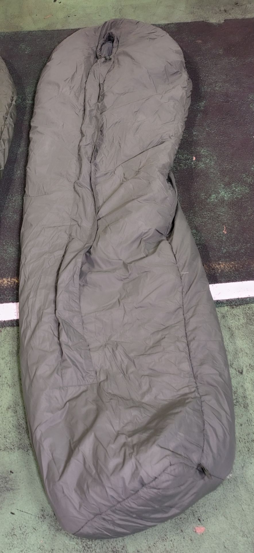 30x Medium weight sleeping bags - various types - may include arctic - Image 8 of 12