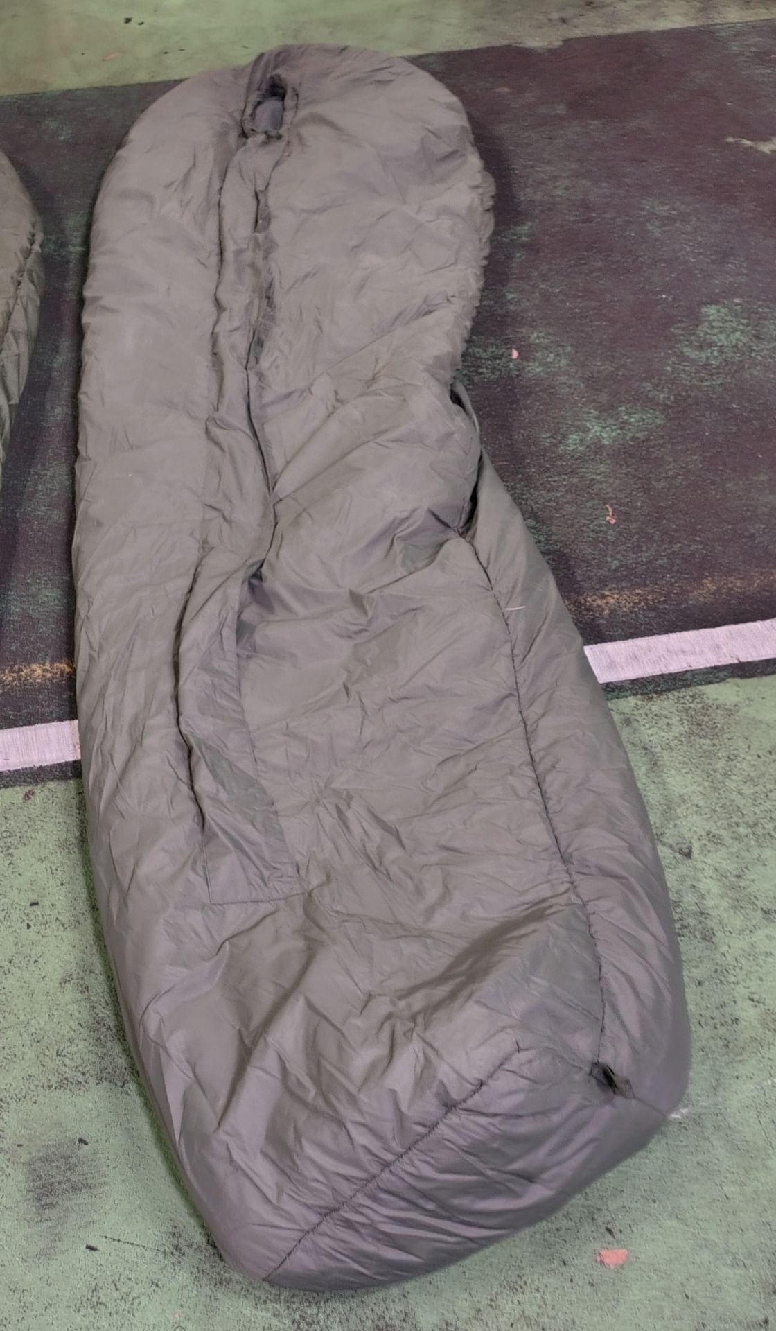 30x Medium weight sleeping bags - various types - may include arctic - Image 8 of 12