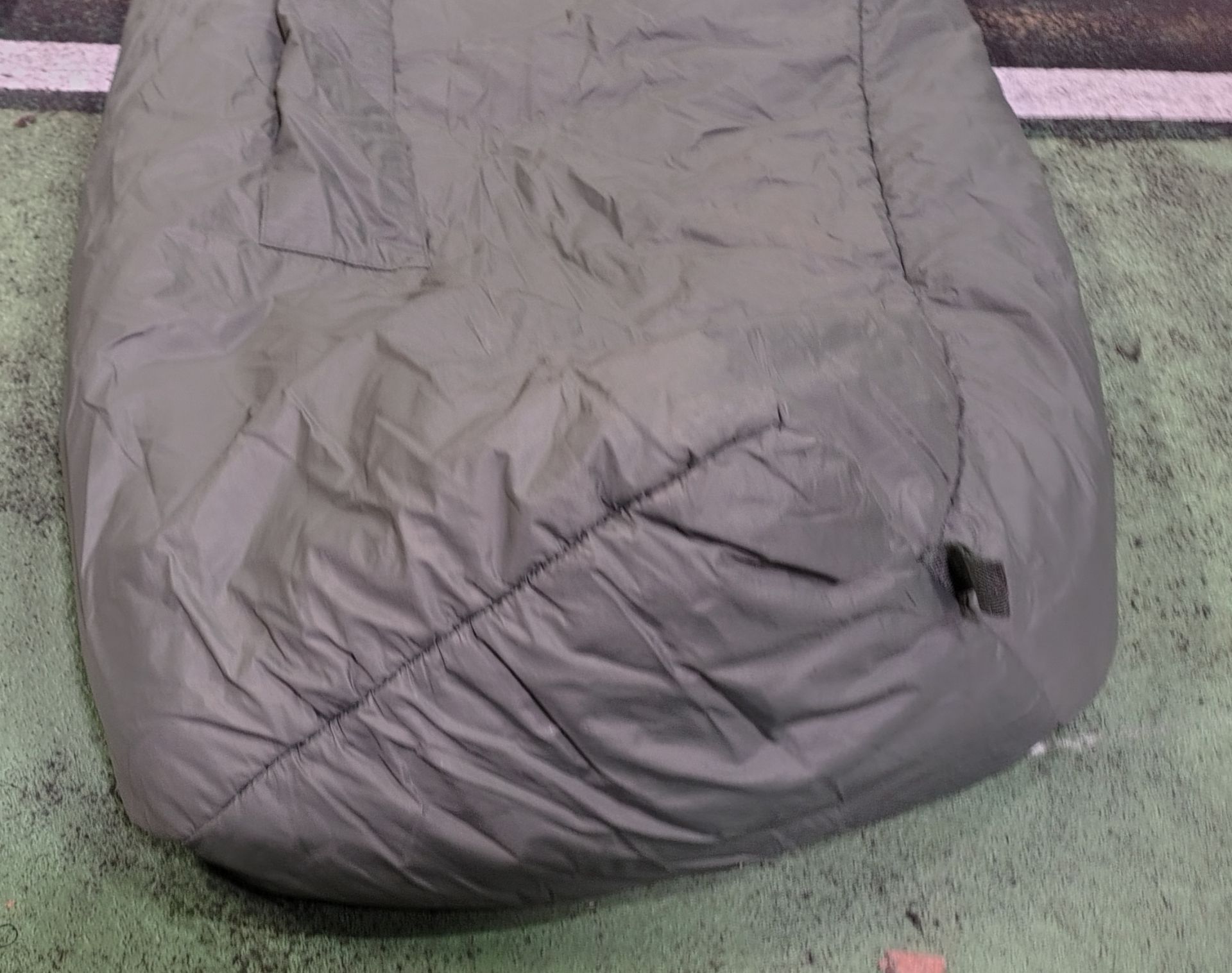 30x Medium weight sleeping bags - various types - may include arctic - Image 9 of 12