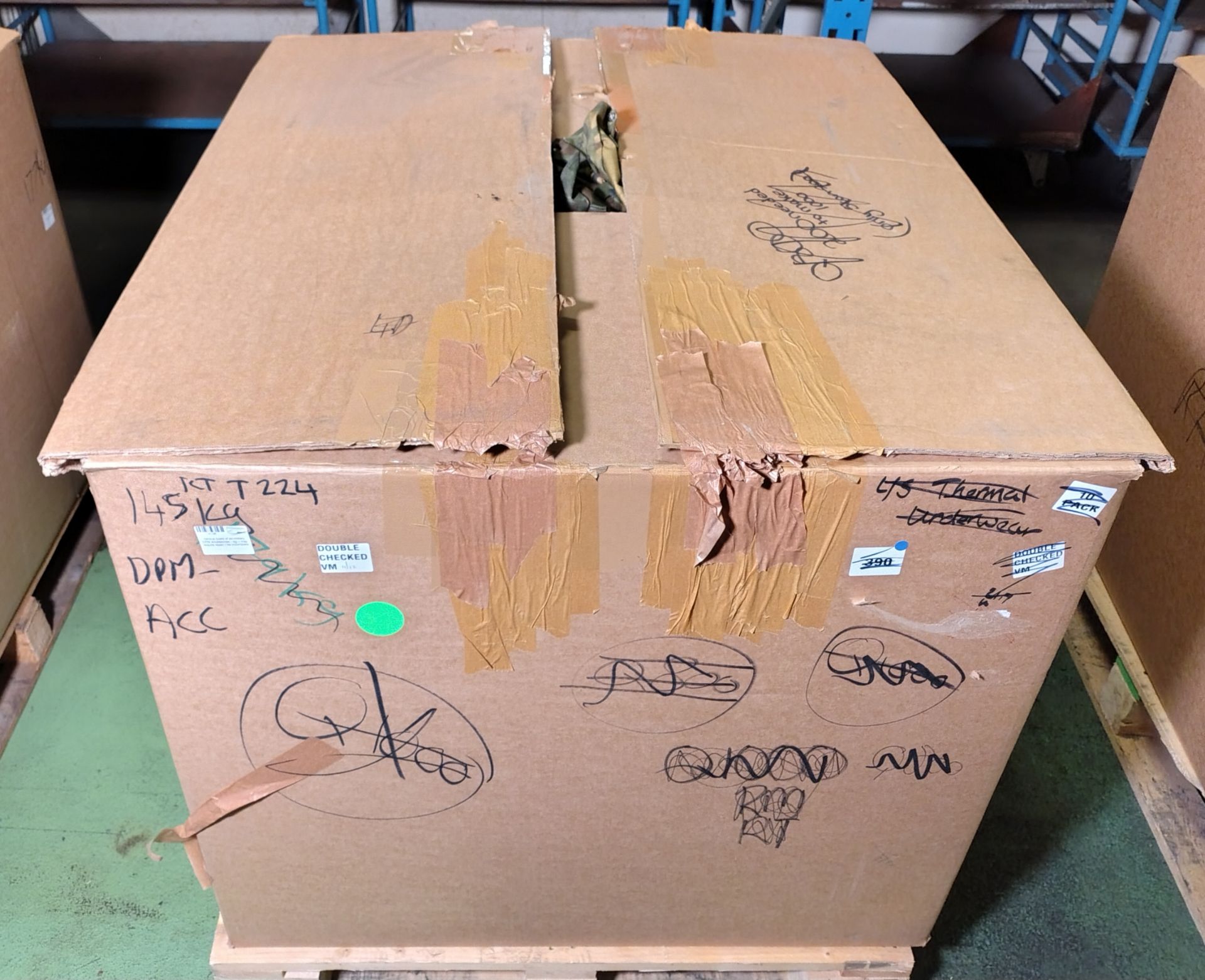 Various types of ex-military DPM accessories - 145kg – may require repair/be incomplete - Image 27 of 27