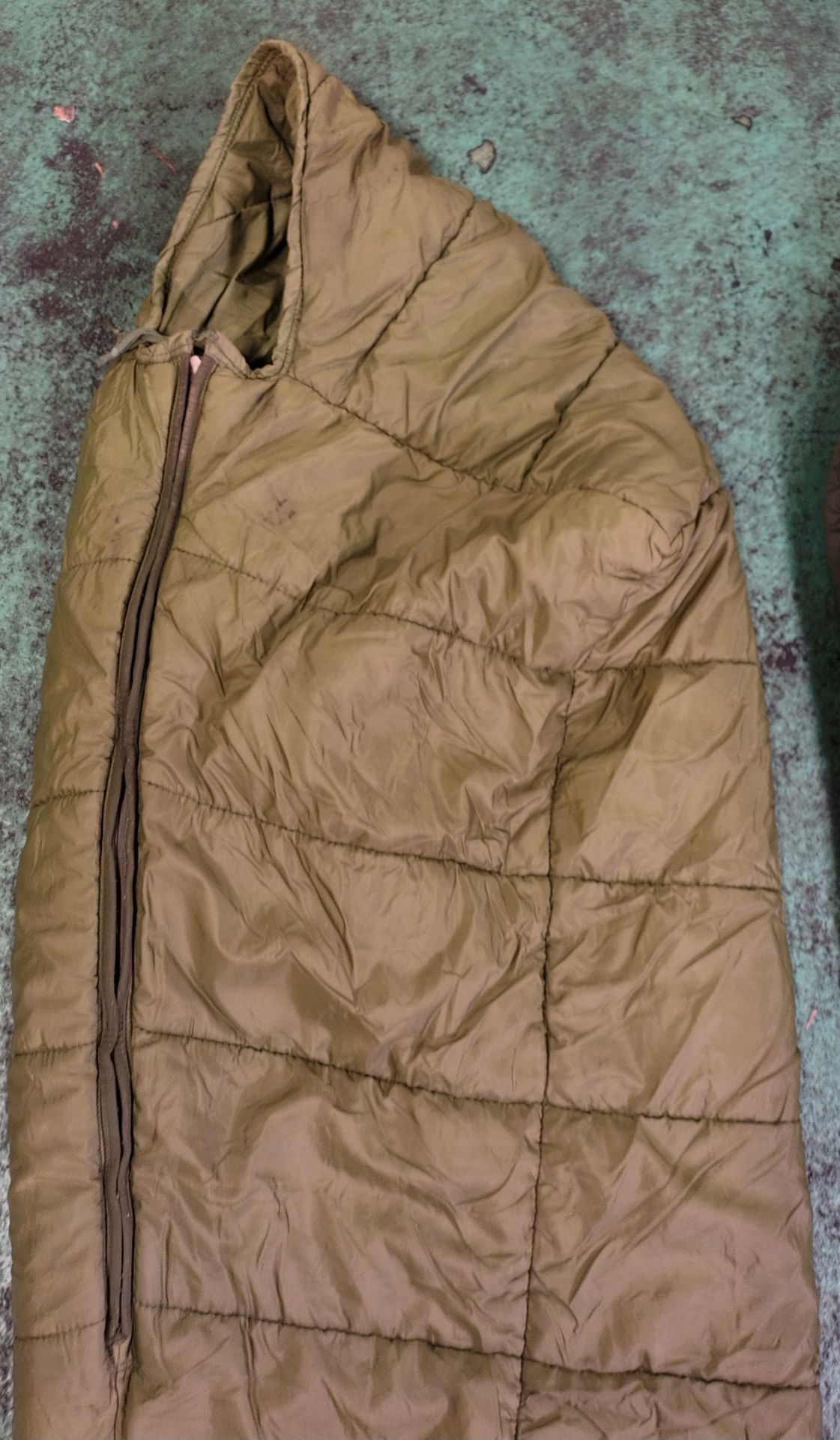 30x Medium weight sleeping bags - various types - may include arctic - Image 4 of 12