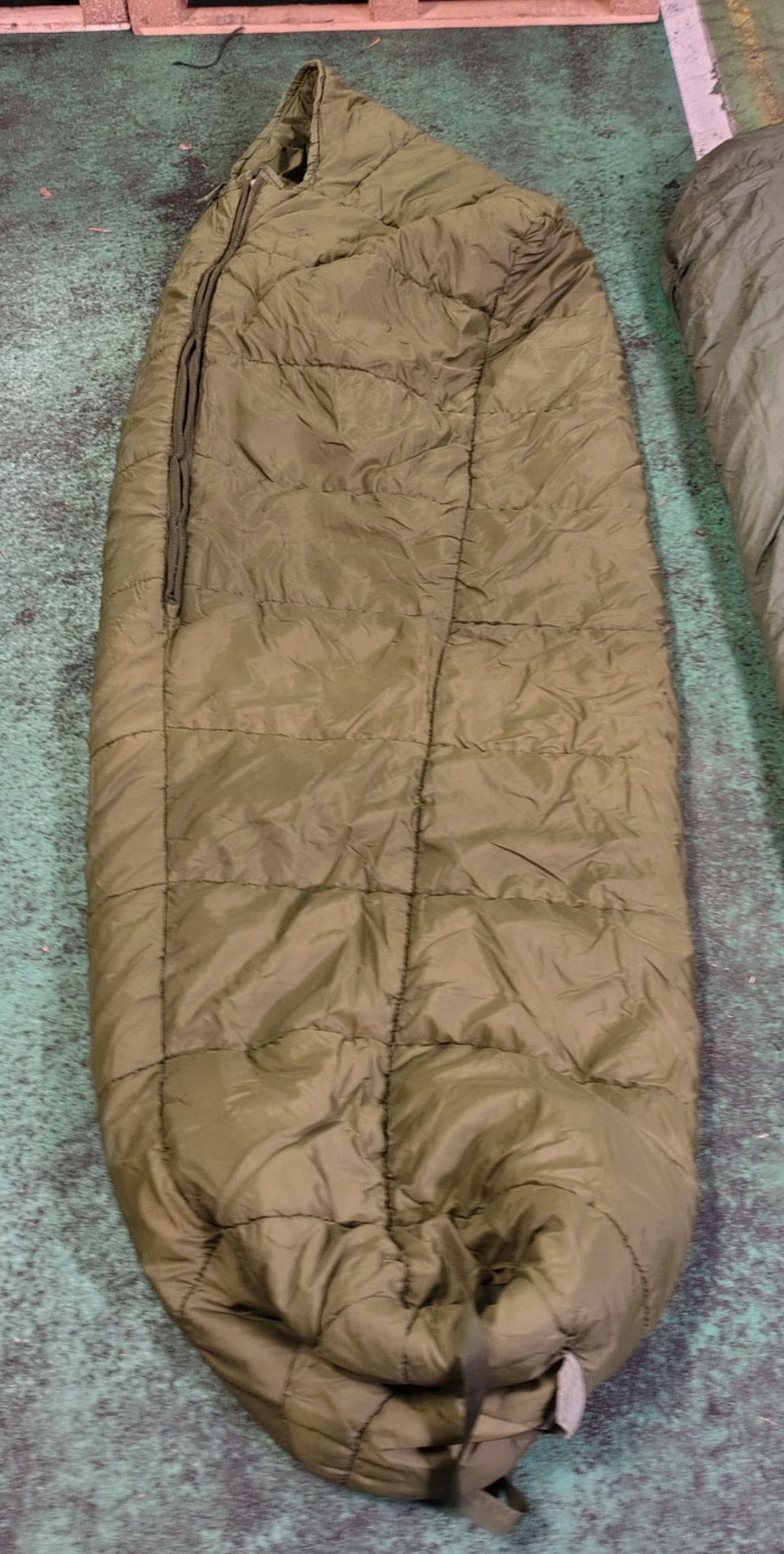 30x Medium weight sleeping bags - various types - may include arctic - Image 2 of 12