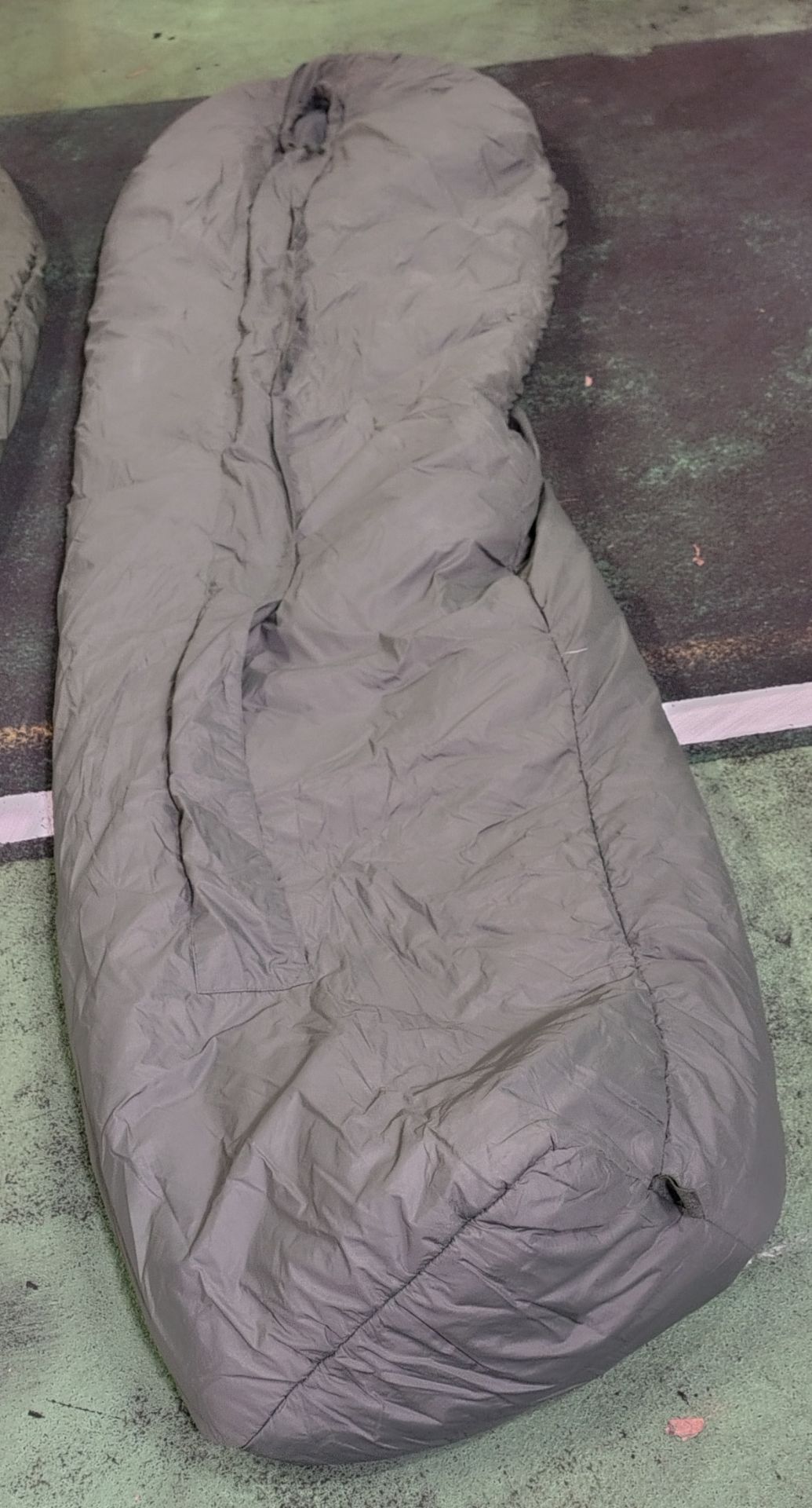 30x Medium weight sleeping bags - various types - may include arctic - Image 8 of 12