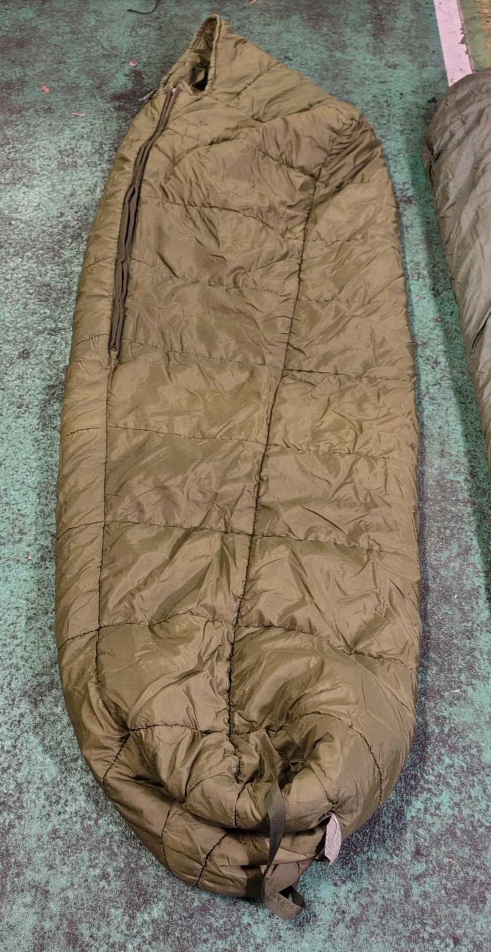 30x Medium weight sleeping bags - various types - may include arctic - Image 2 of 12