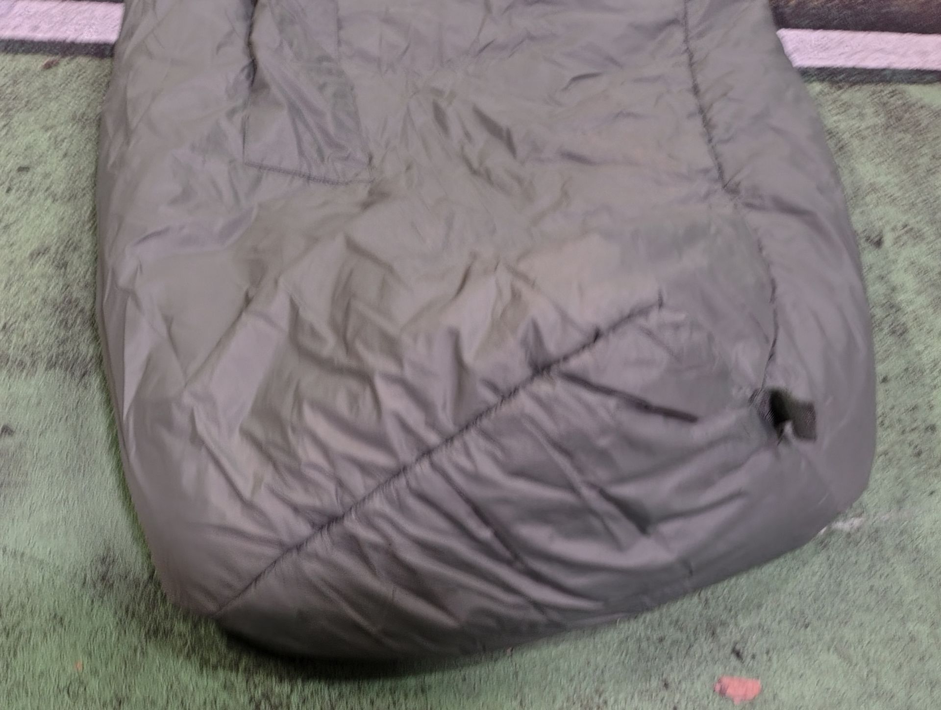 30x Medium weight sleeping bags - various types - may include arctic - Image 9 of 12