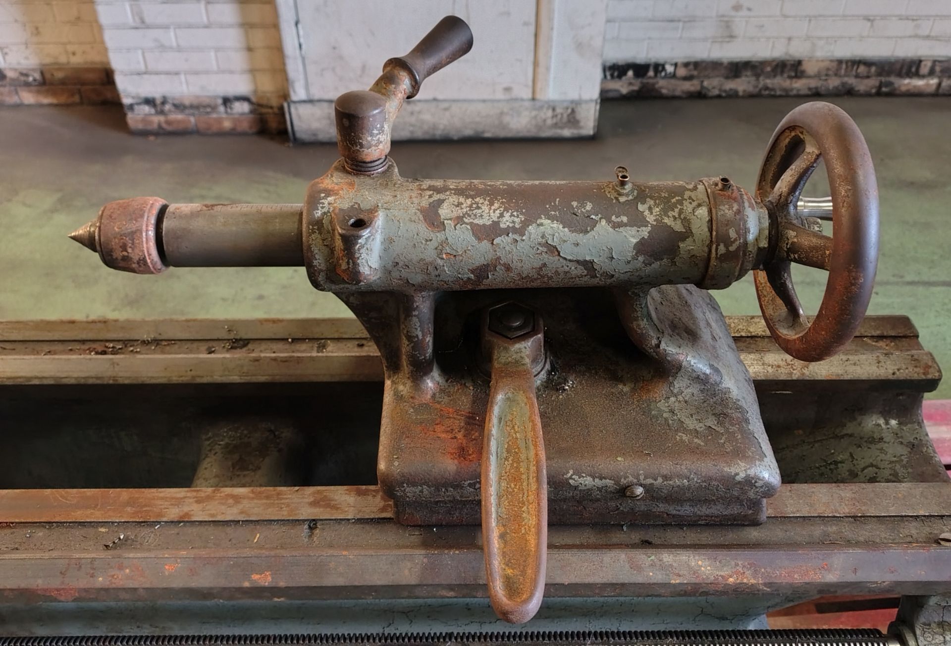 South bend lathe - 415V - this has been tested and does power up - L 2350 x D 600 x H 1250mm - Image 13 of 19