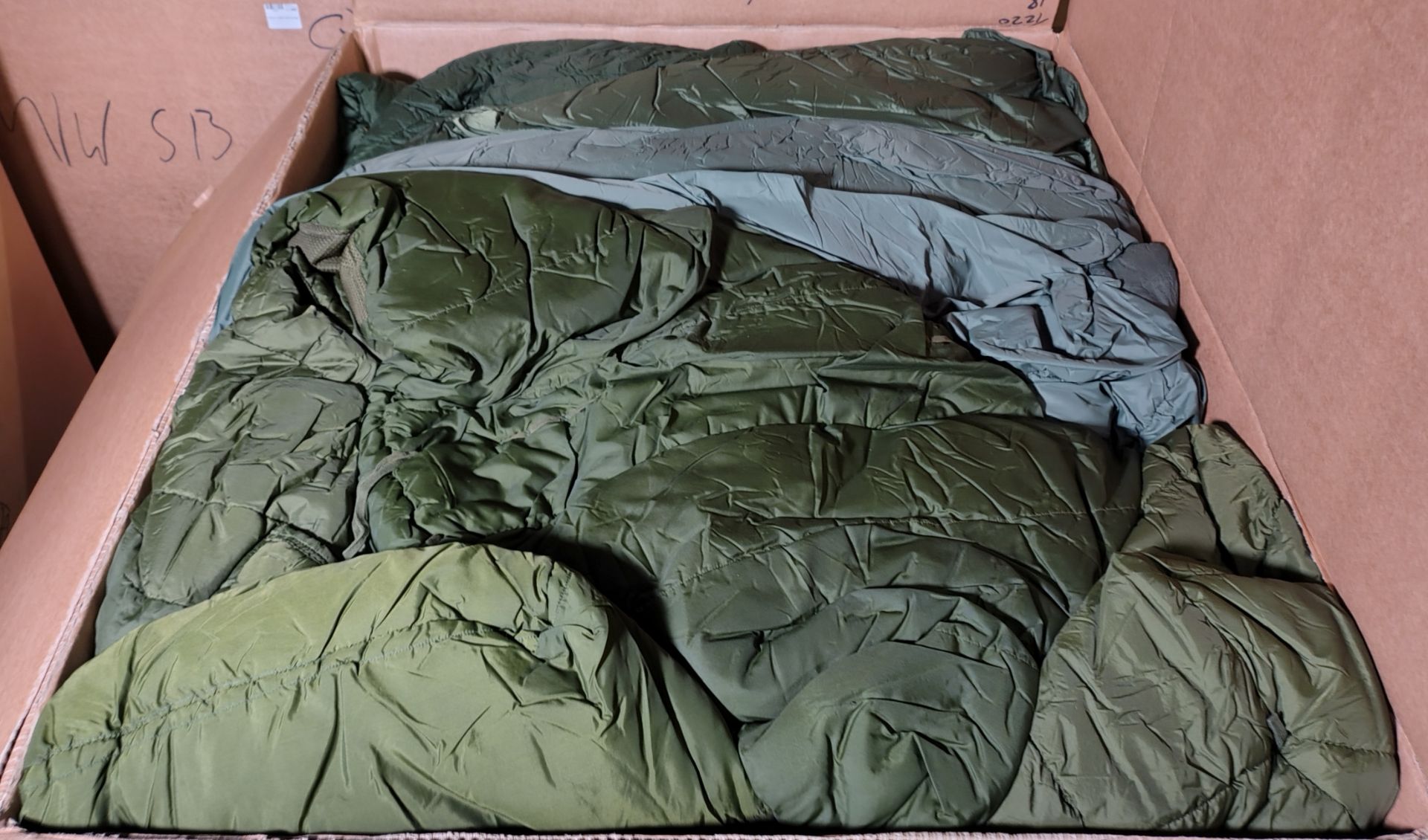 30x Medium weight sleeping bags - various types - may include arctic - Image 11 of 12