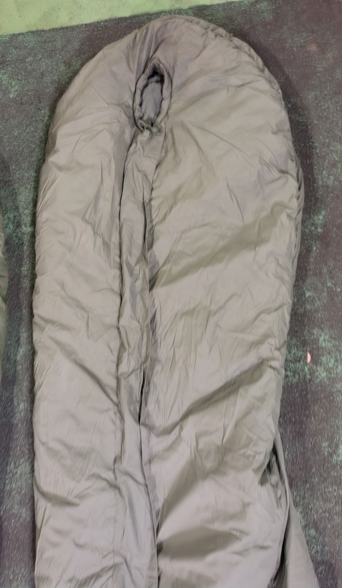 30x Medium weight sleeping bags - various types - may include arctic - Image 10 of 12