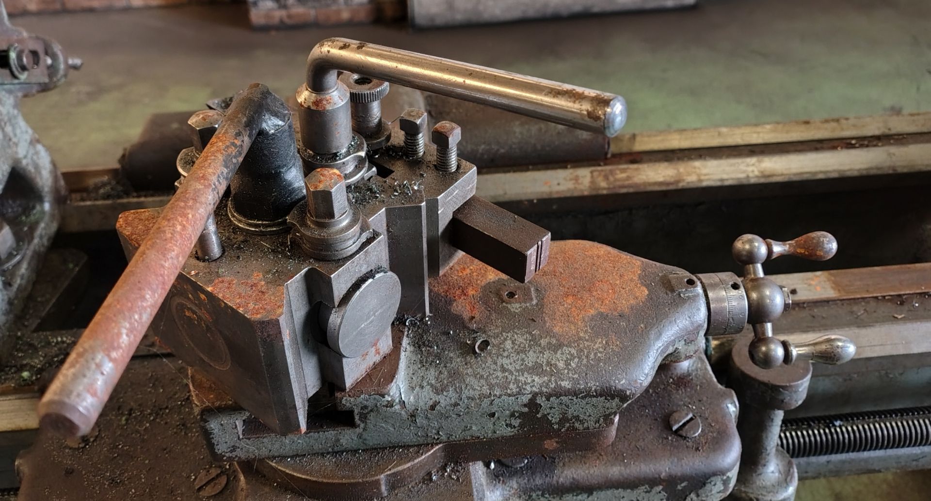 South bend lathe - 415V - this has been tested and does power up - L 2350 x D 600 x H 1250mm - Image 12 of 19