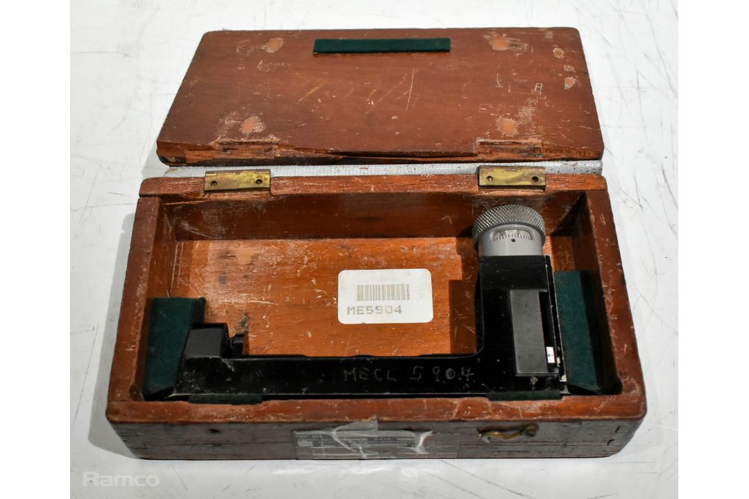 Mixed goods inc. storage containers, mop handles & catering parts - full details in the description - Image 10 of 12