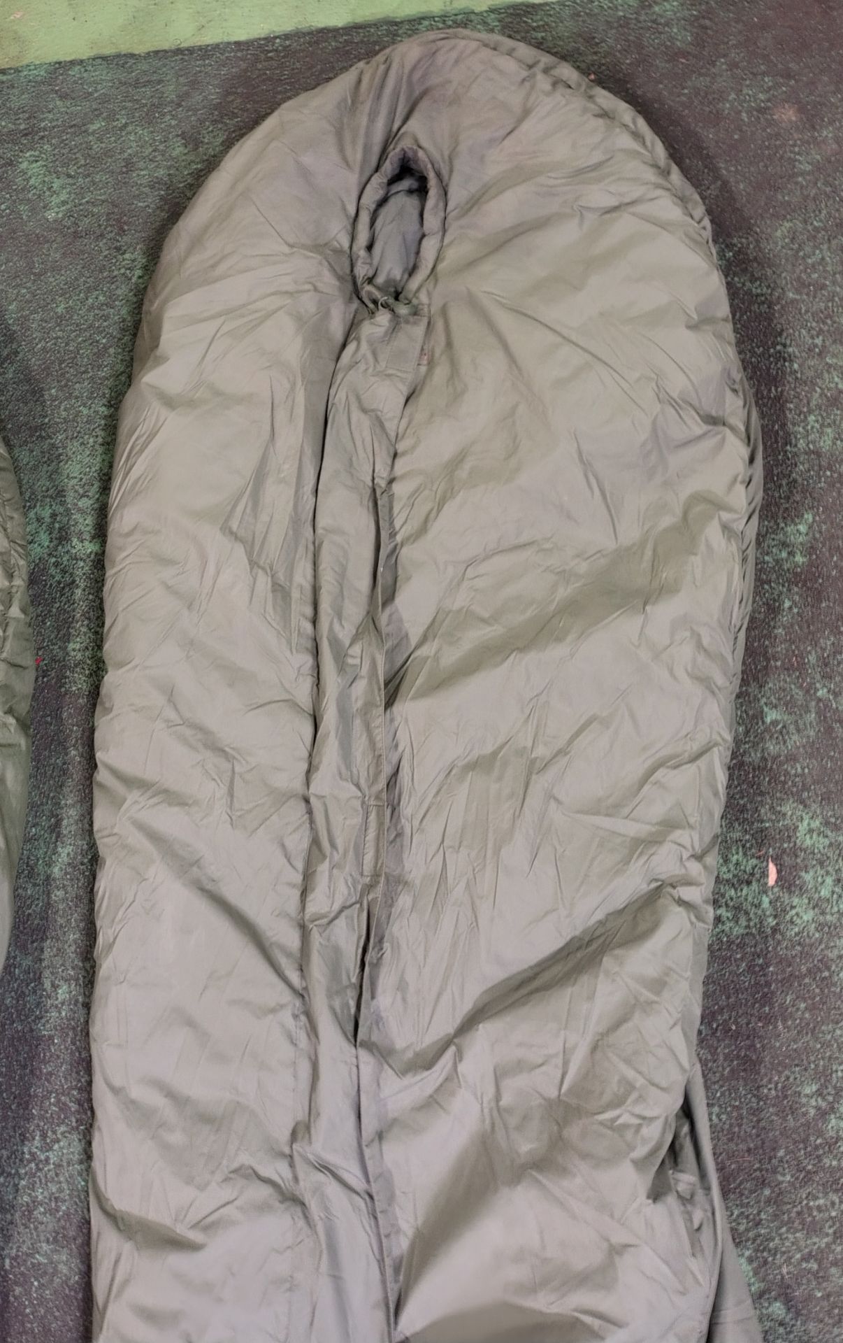 30x Medium weight sleeping bags - various types - may include arctic - Image 10 of 12