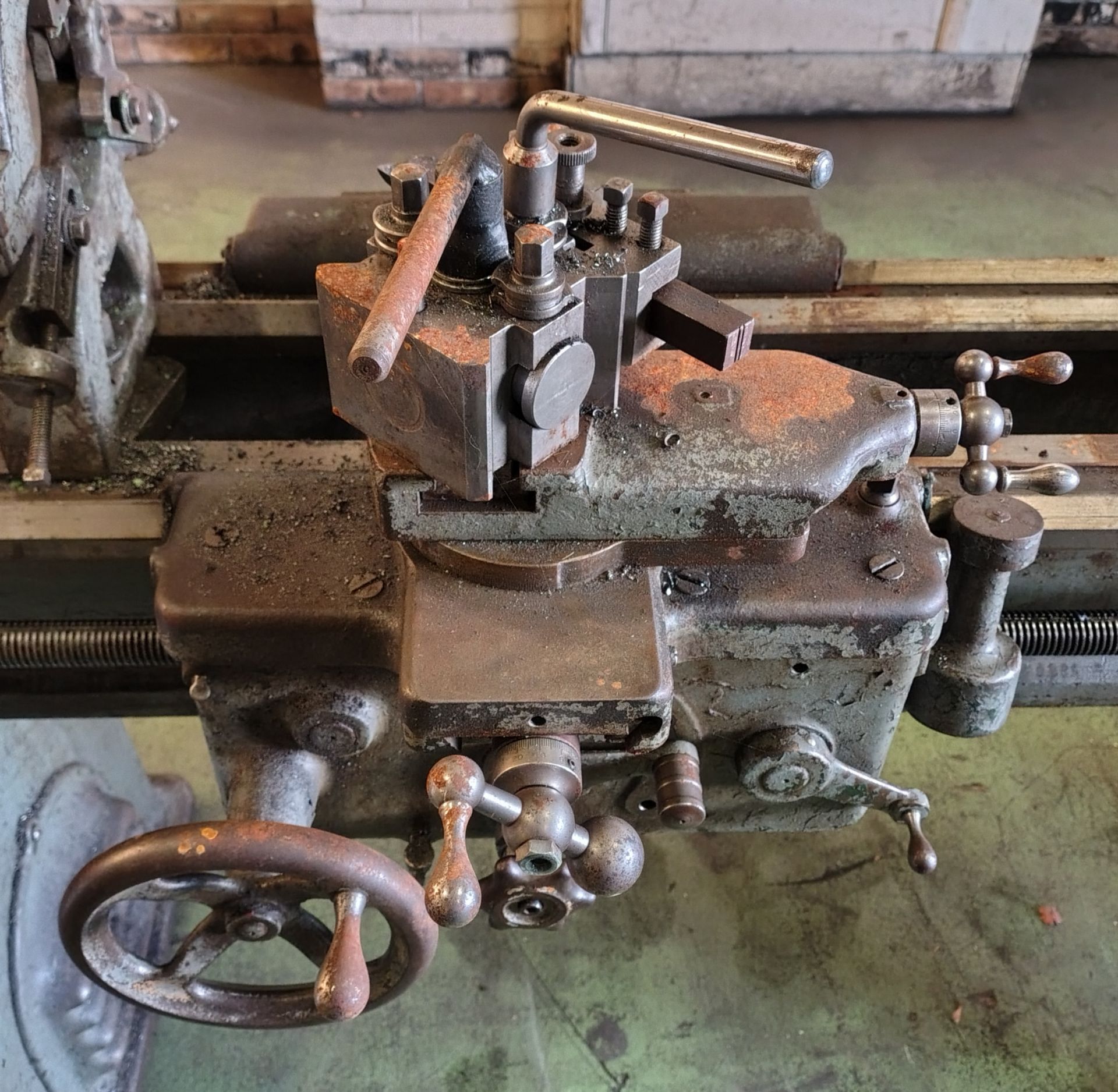 South bend lathe - 415V - this has been tested and does power up - L 2350 x D 600 x H 1250mm - Image 10 of 19