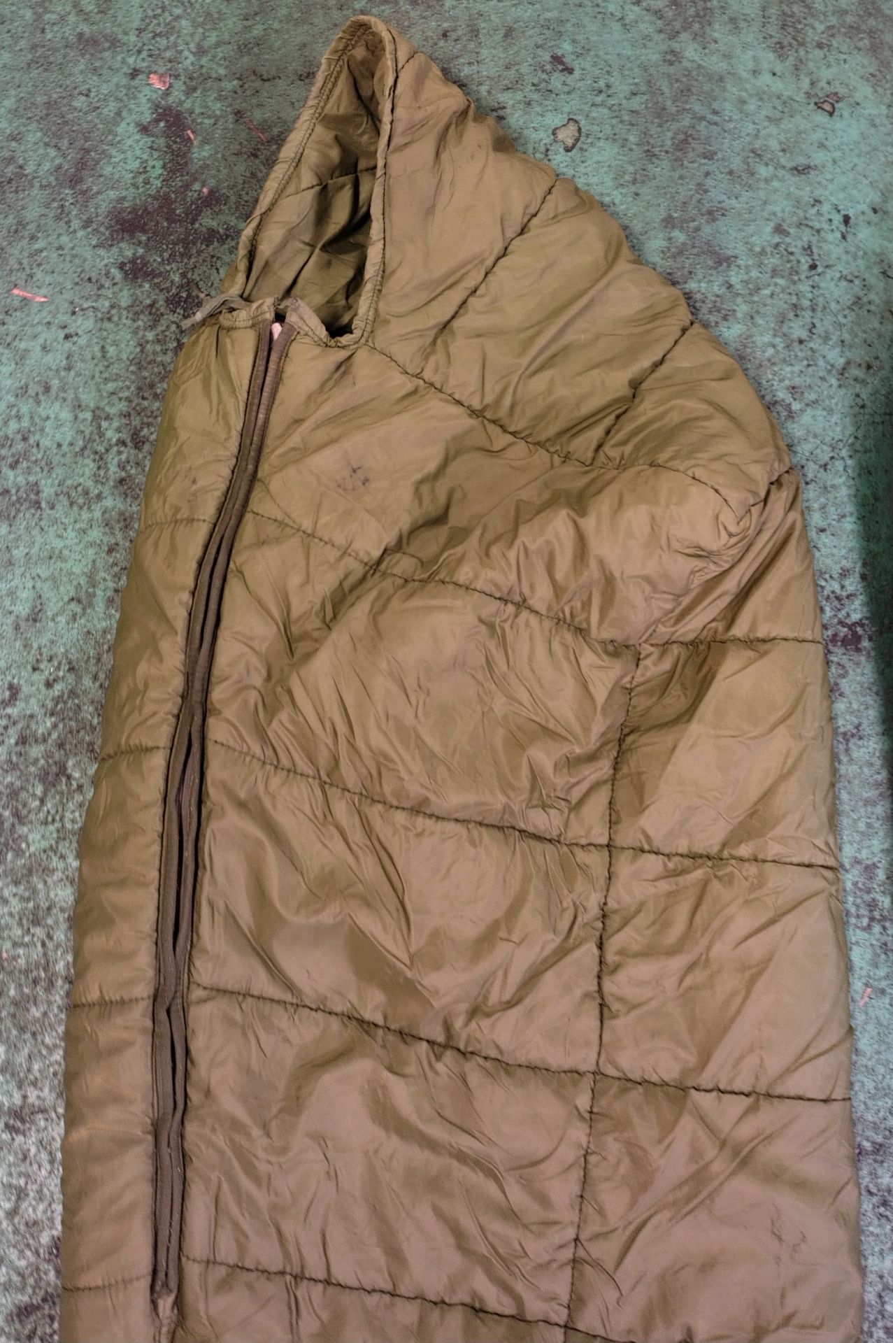 30x Medium weight sleeping bags - various types - may include arctic - Image 4 of 12