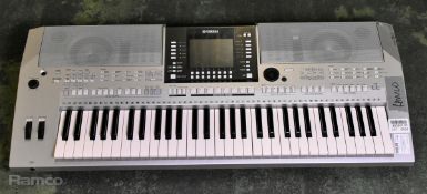 Yamaha PSR-S910 61-key workstation keyboard - Serial No: BCQP01014