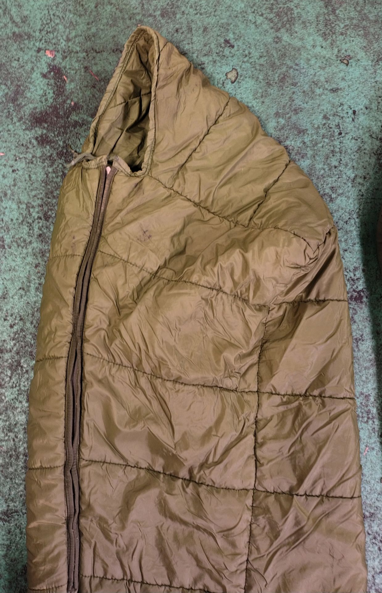 30x Medium weight sleeping bags - various types - may include arctic - Image 4 of 12