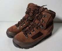 50x Pairs of grade 1 various combat boots - may include - Magnum, YDS, Haix - mixed sizes