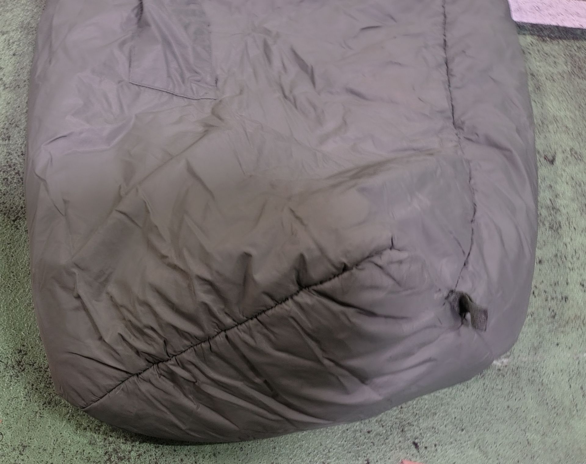 30x Medium weight sleeping bags - various types - may include arctic - Image 9 of 12
