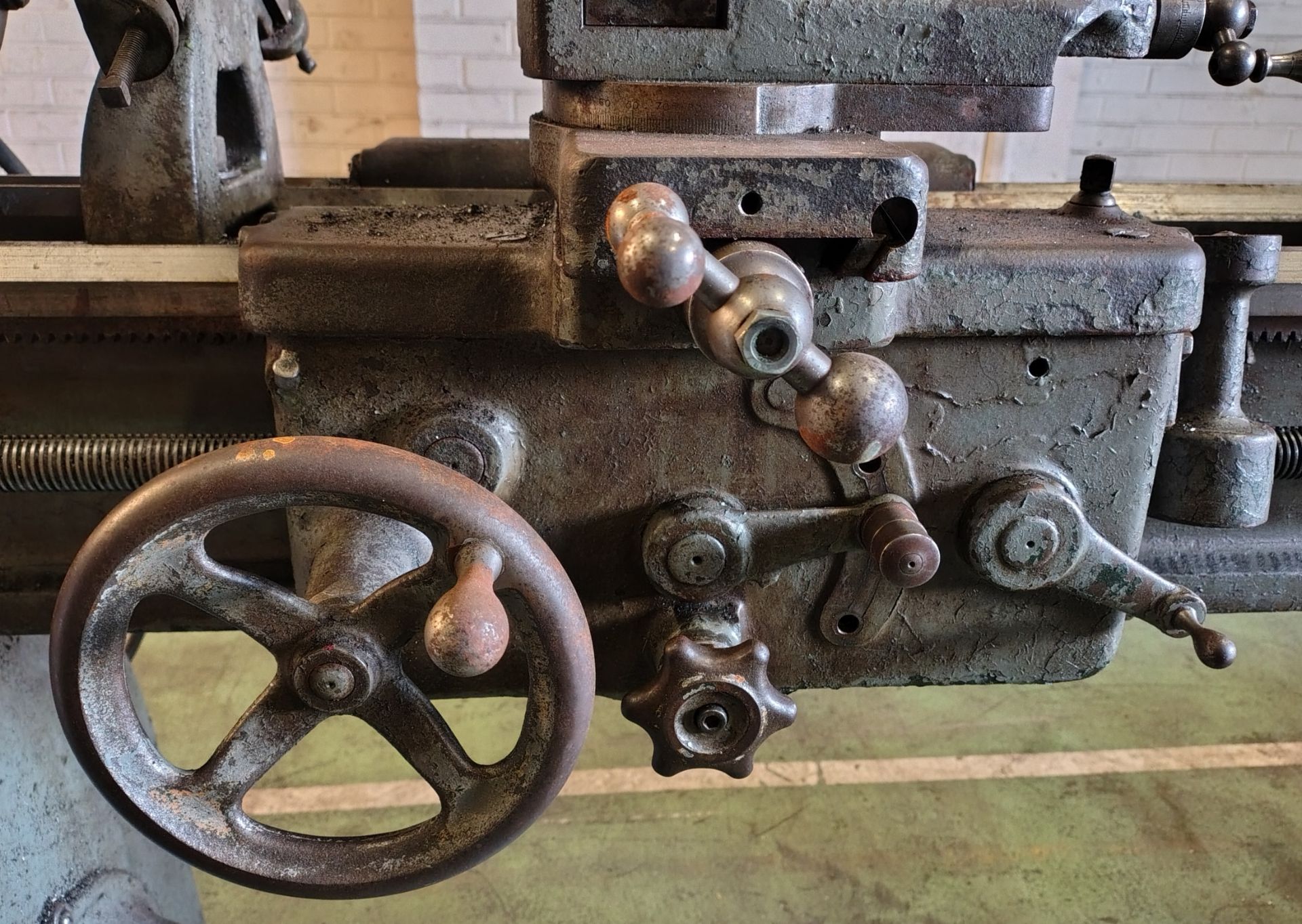 South bend lathe - 415V - this has been tested and does power up - L 2350 x D 600 x H 1250mm - Image 11 of 19