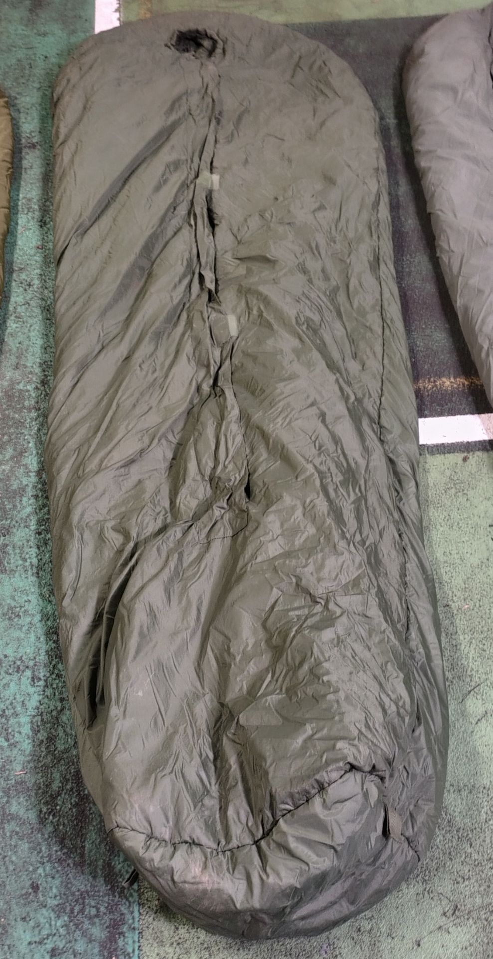 30x Medium weight sleeping bags - various types - may include arctic - Image 5 of 12