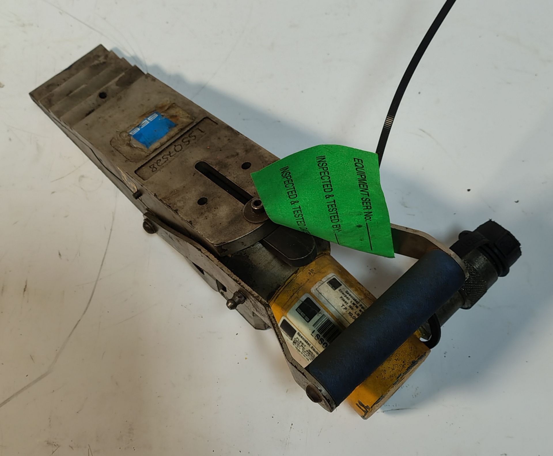 4x Boltight BT-2250-P24 2-1/4" 8UN Over Sized Puller & 1x Enerpac LW-16 -16t Hydraulic Lifting Wedge - Image 5 of 5