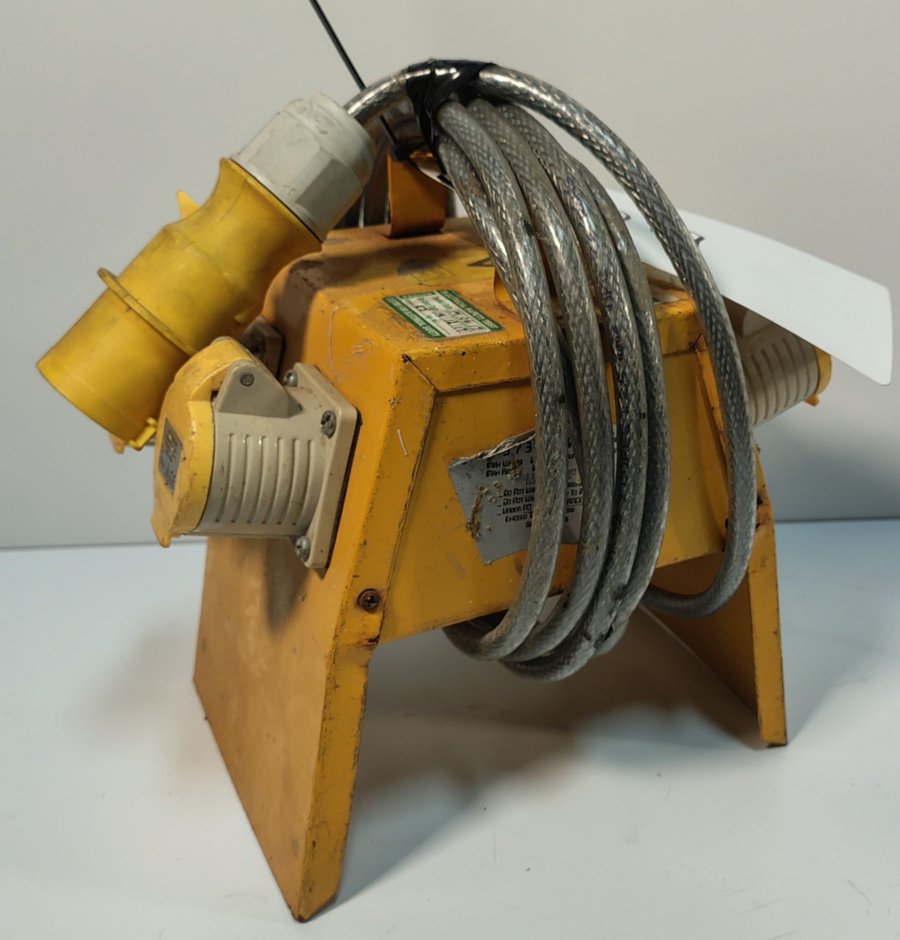 5x DEFENDER CEEFORM - 110V 16A 4 WAY Splitter Units - Image 4 of 14