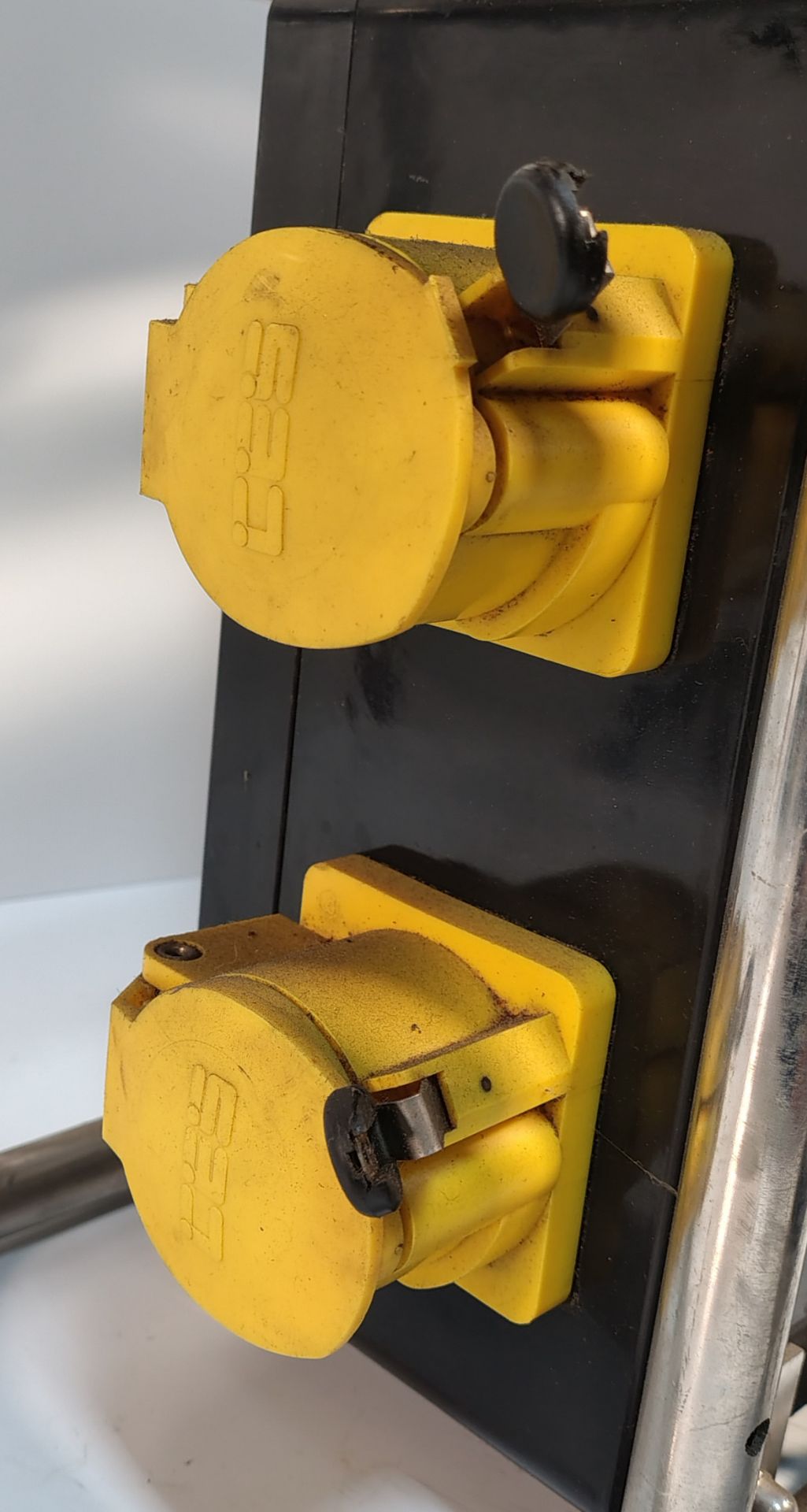 SA EQUIP PNSB110/15-4EX/STA - 110V 4 WAY EX. Splitter Unit (STAHL) - Image 4 of 7