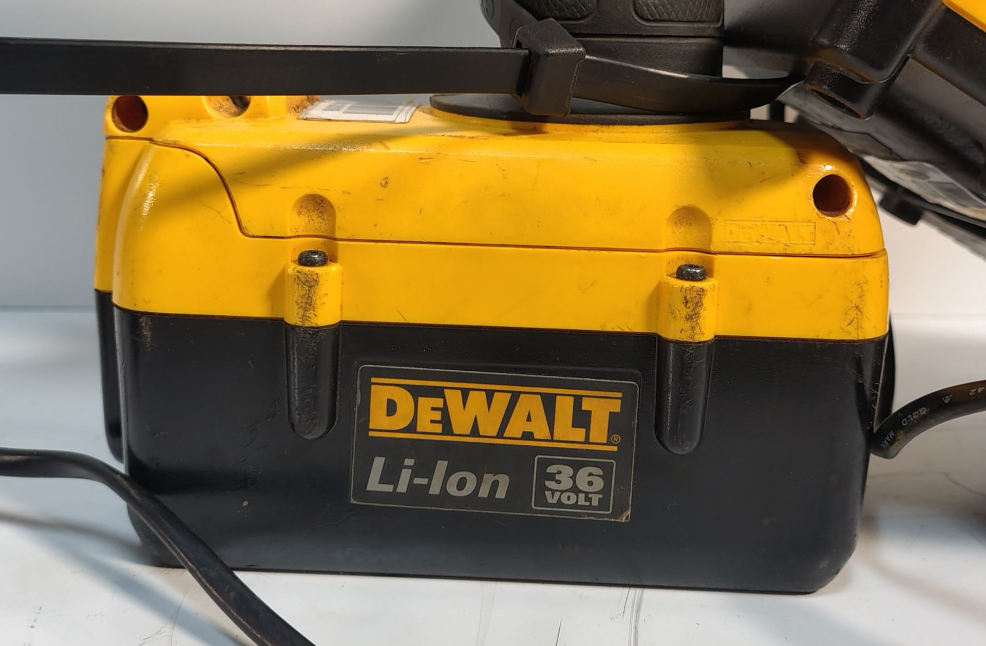 DEWALT DC901 - 36V Battery Drill c/w 2 Batteries and Charger - Image 3 of 5
