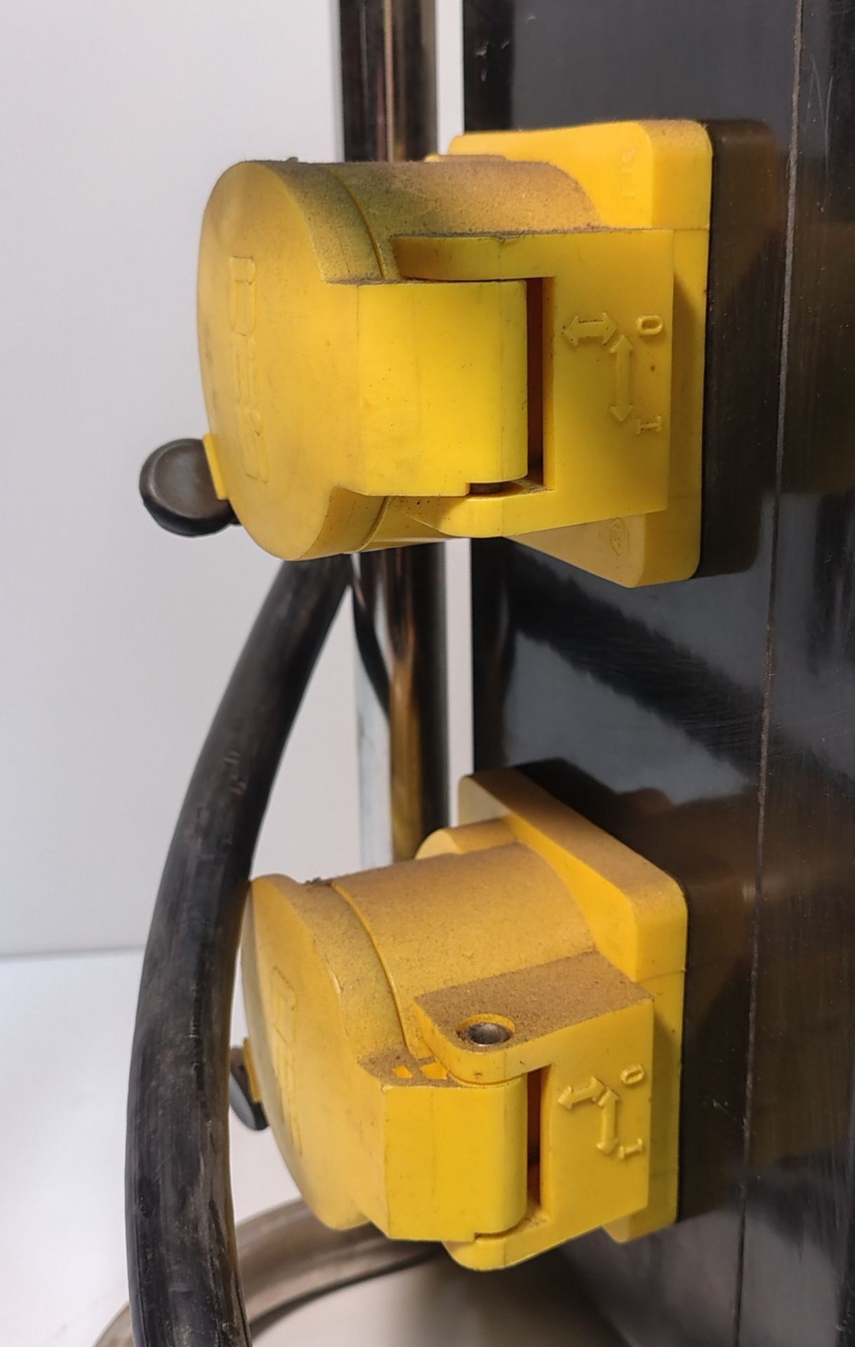 2x SA EQUIP PNSB110/15-4EX/STA - 110V 4 WAY EX. Splitter Units (STAHL) - Image 9 of 12