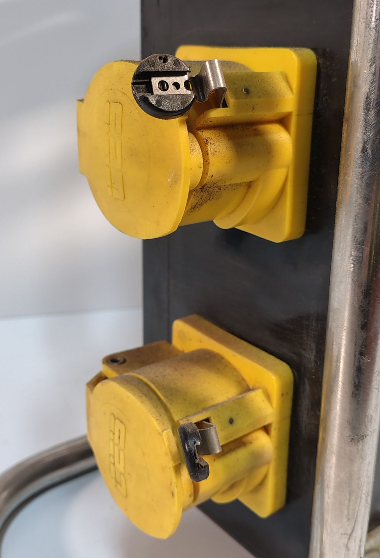 2x SA EQUIP PNSB110/15-4EX/STA - 110V 4 WAY EX. Splitter Units (STAHL) - Image 3 of 12