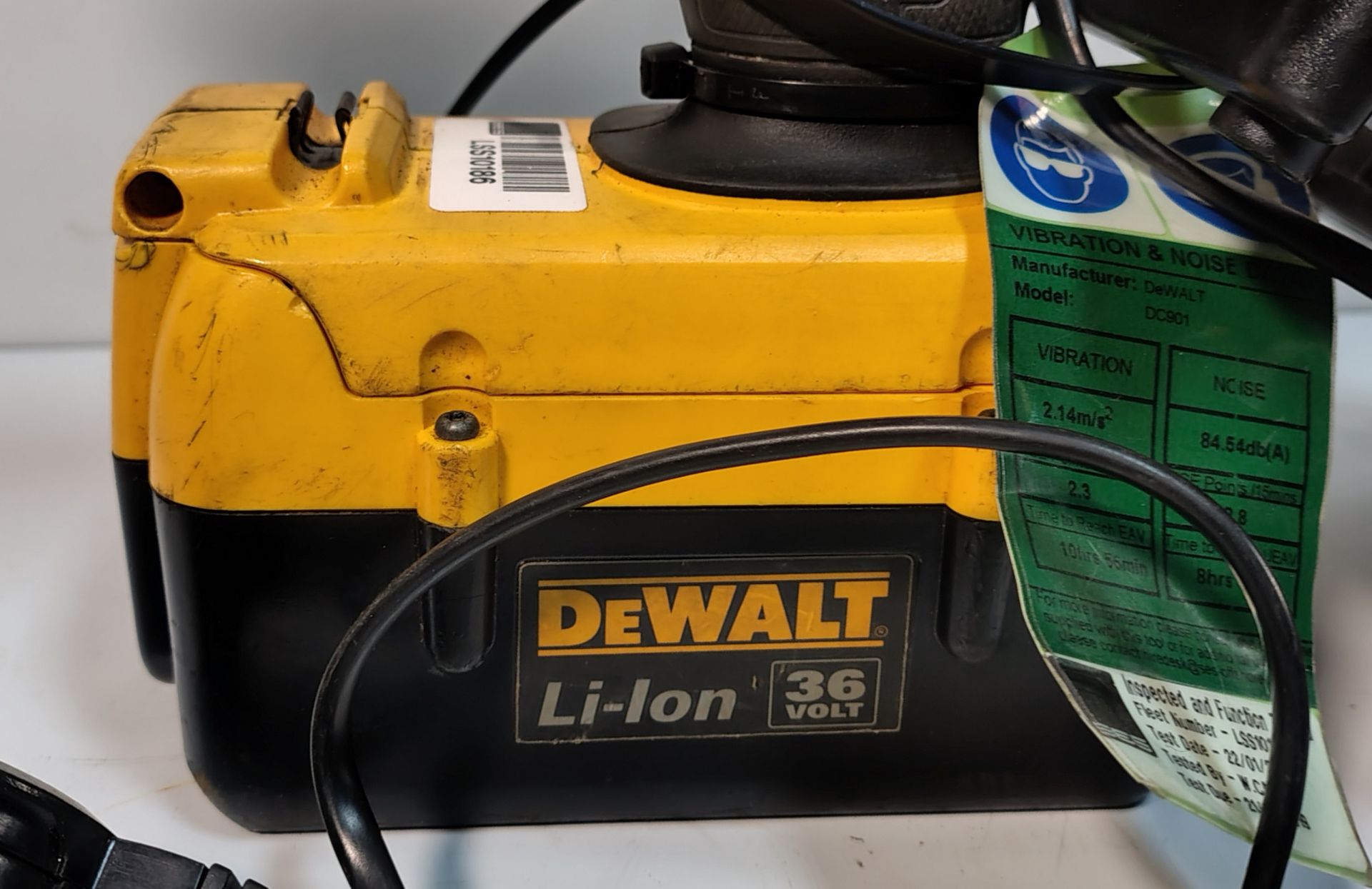 DEWALT DC901 - 36V Battery Drill c/w 2 Batteries and Charger - Image 5 of 6