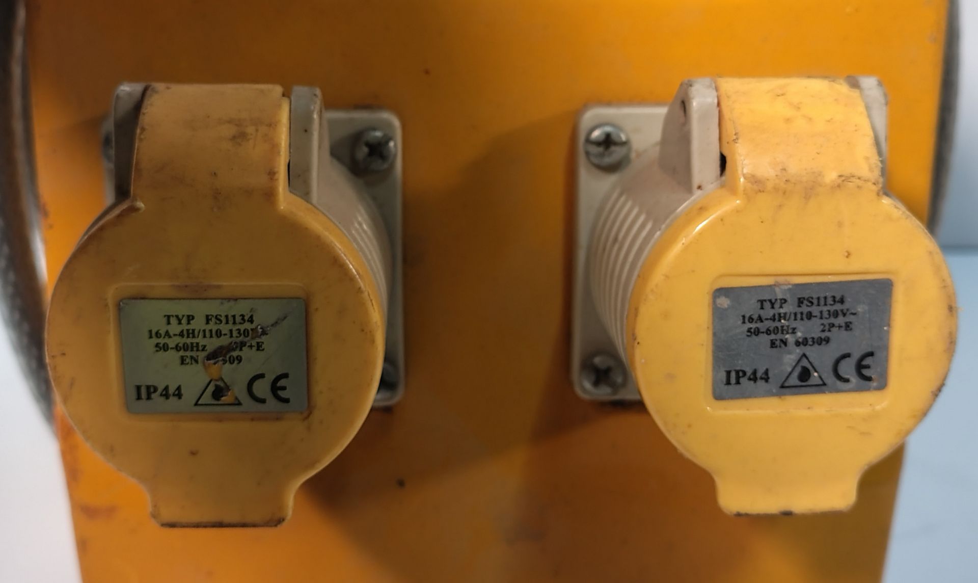5x DEFENDER CEEFORM - 110V 16A 4 WAY Splitter Units - Image 6 of 14